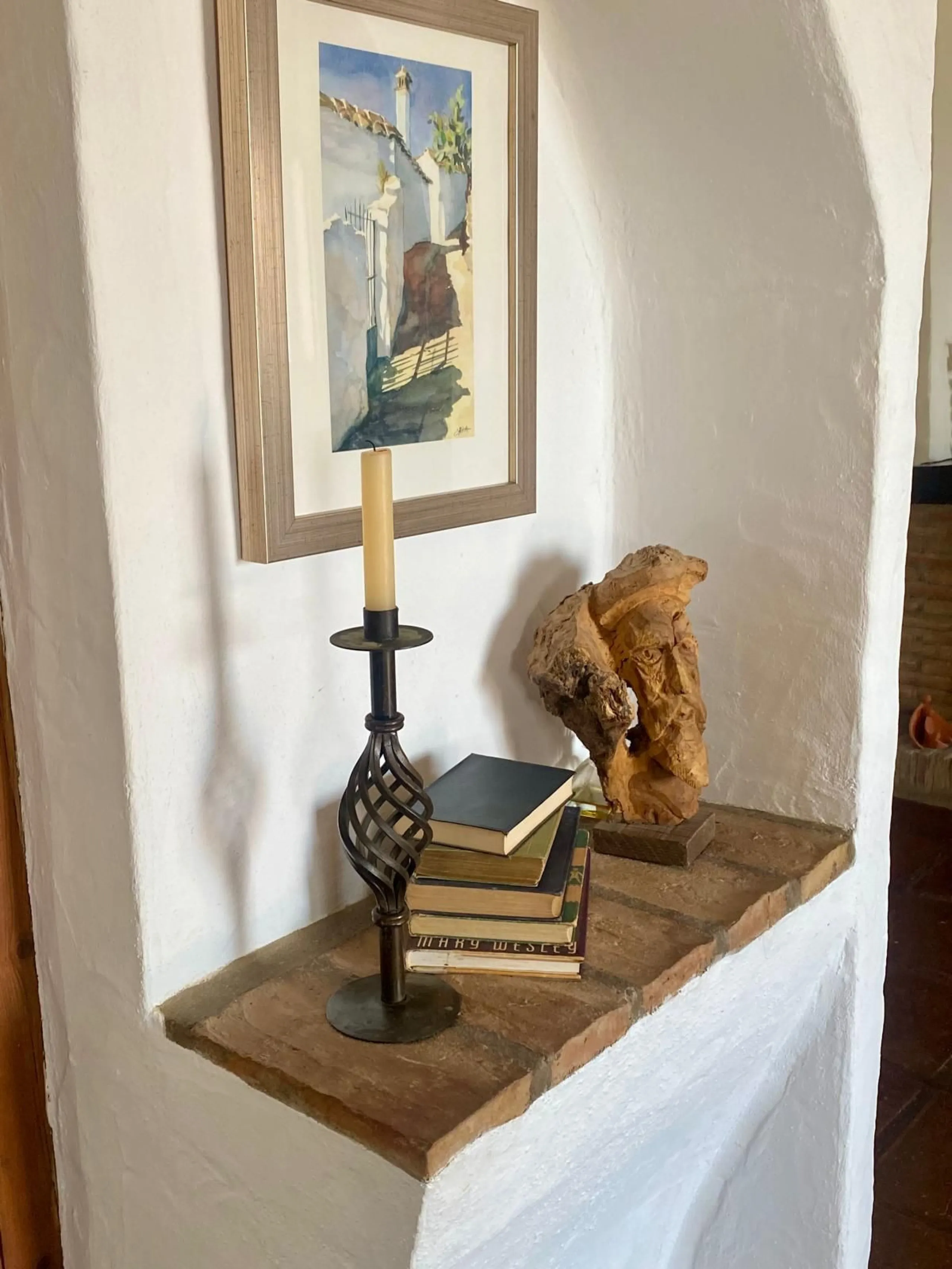 Do you want to feel you are really living in Spain? To smell the herbs on the breeze and to sit and look across the rolling countryside to the mountains with a glimpse of the sea glittering beyond the mountains. To feel the soul of this beautiful property