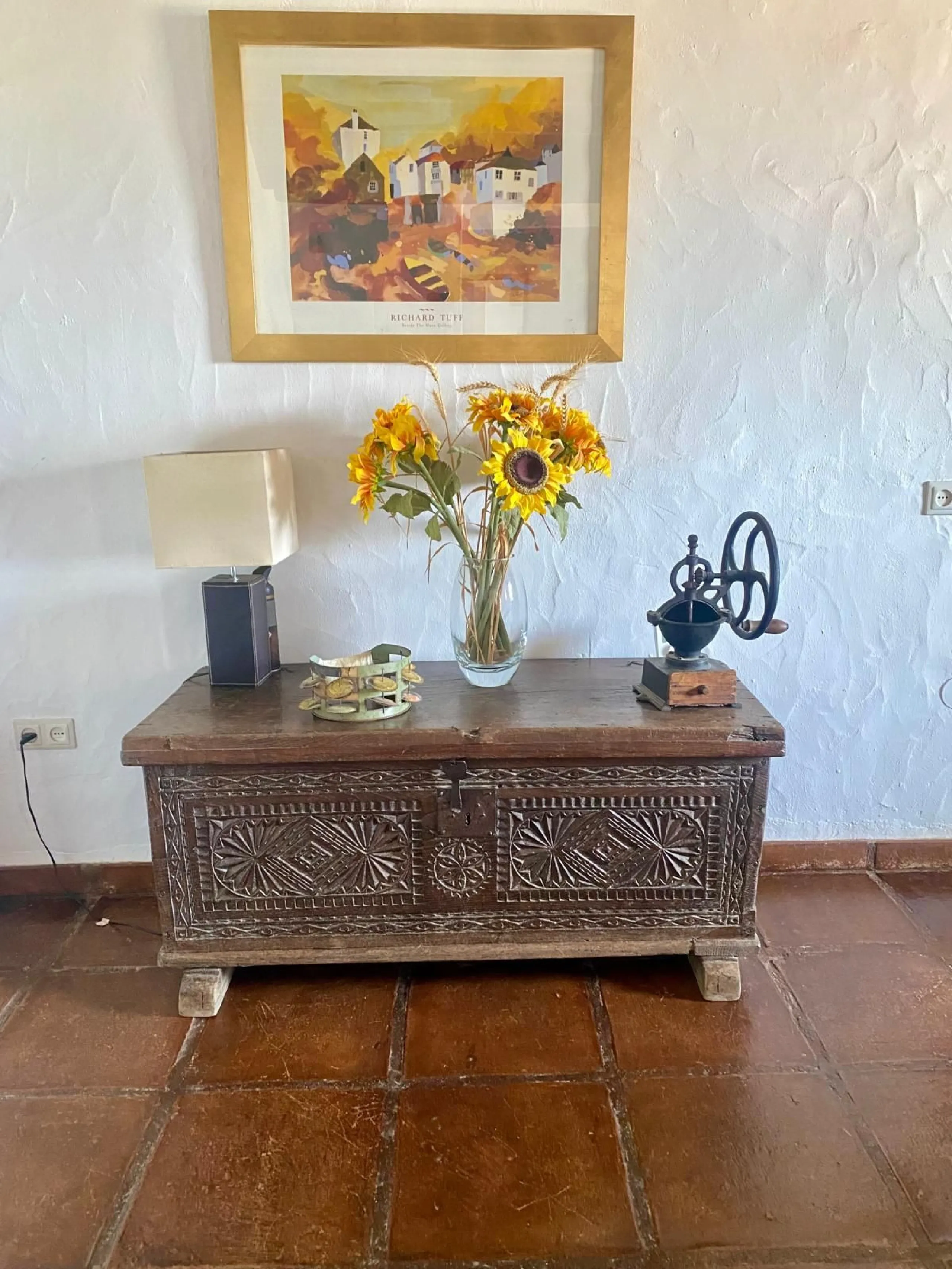 Do you want to feel you are really living in Spain? To smell the herbs on the breeze and to sit and look across the rolling countryside to the mountains with a glimpse of the sea glittering beyond the mountains. To feel the soul of this beautiful property