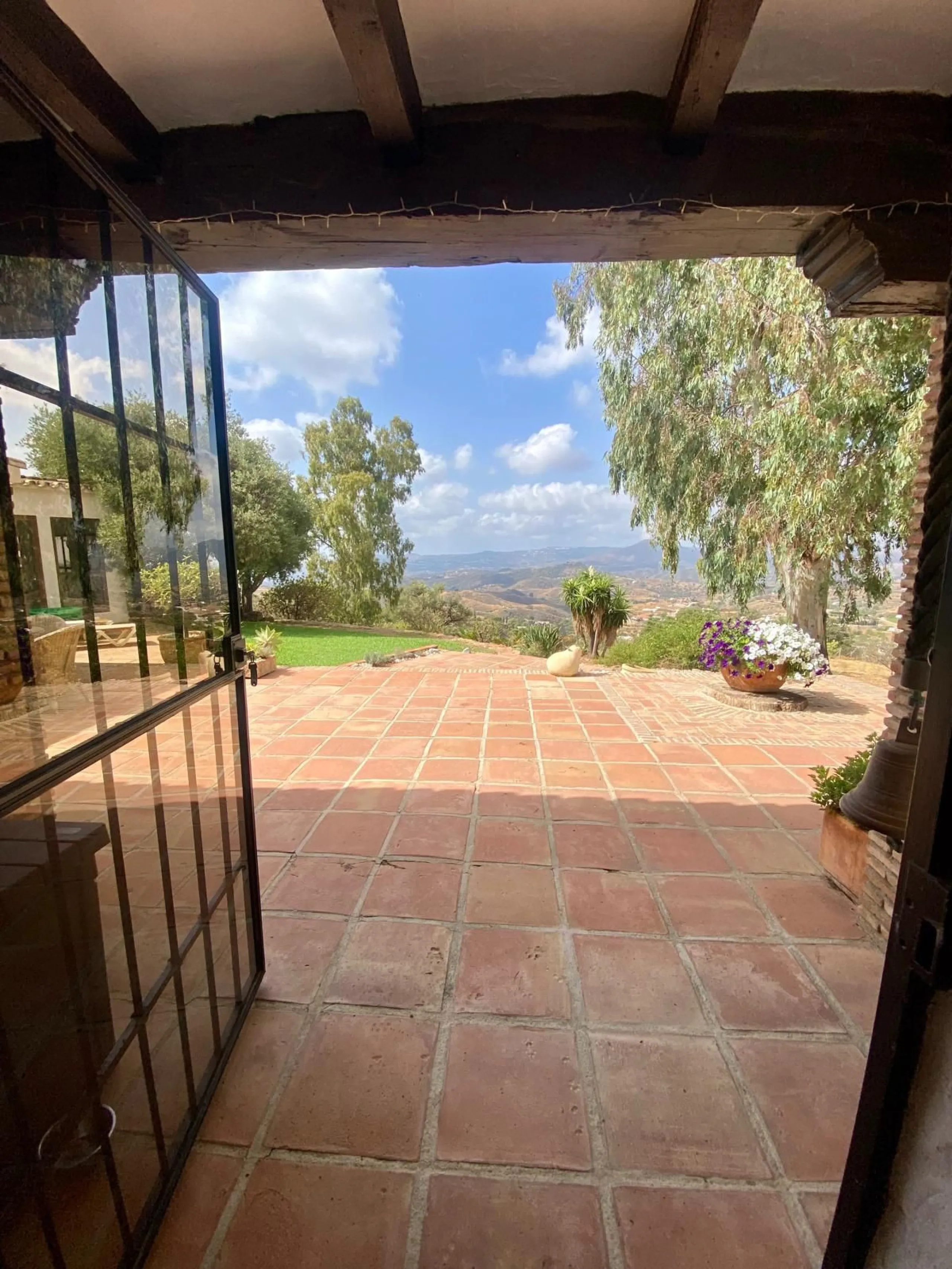 Do you want to feel you are really living in Spain? To smell the herbs on the breeze and to sit and look across the rolling countryside to the mountains with a glimpse of the sea glittering beyond the mountains. To feel the soul of this beautiful property