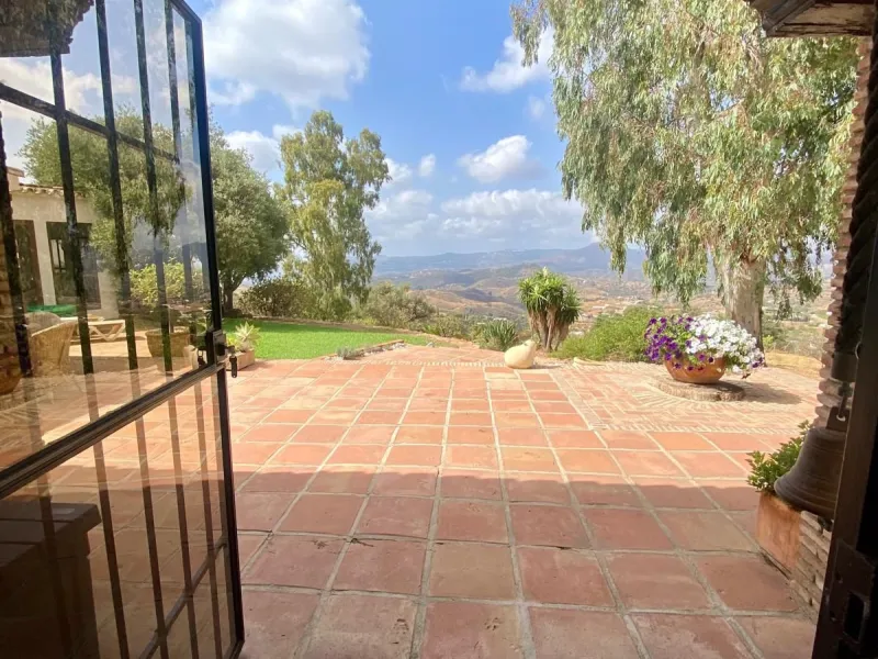 Do you want to feel you are really living in Spain? To smell the herbs on the breeze and to sit and look across the rolling countryside to the mountains with a glimpse of the sea glittering beyond the mountains. To feel the soul of this beautiful property