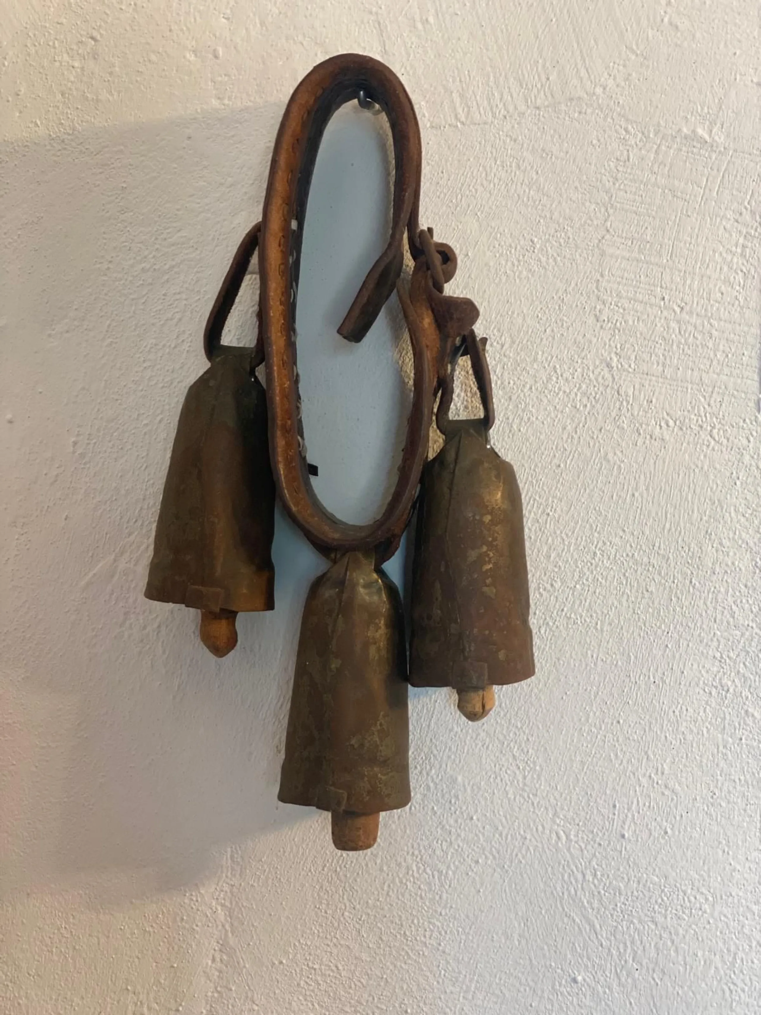 Do you want to feel you are really living in Spain? To smell the herbs on the breeze and to sit and look across the rolling countryside to the mountains with a glimpse of the sea glittering beyond the mountains. To feel the soul of this beautiful property