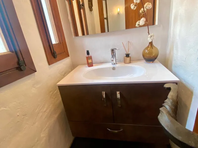 Do you want to feel you are really living in Spain? To smell the herbs on the breeze and to sit and look across the rolling countryside to the mountains with a glimpse of the sea glittering beyond the mountains. To feel the soul of this beautiful property