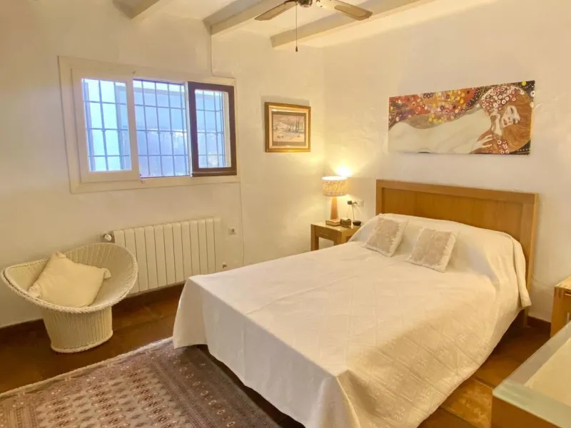 Do you want to feel you are really living in Spain? To smell the herbs on the breeze and to sit and look across the rolling countryside to the mountains with a glimpse of the sea glittering beyond the mountains. To feel the soul of this beautiful property