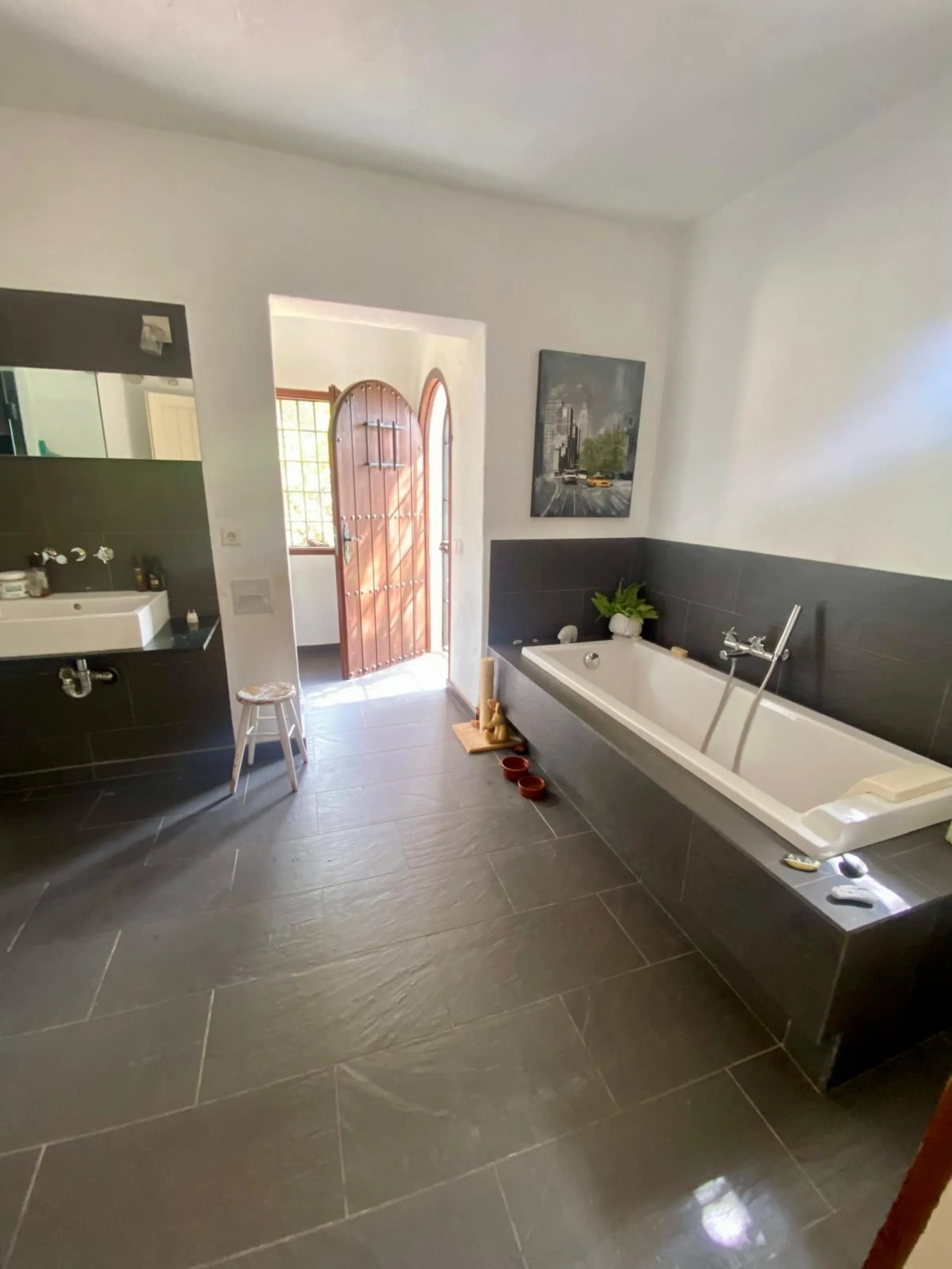 Do you want to feel you are really living in Spain? To smell the herbs on the breeze and to sit and look across the rolling countryside to the mountains with a glimpse of the sea glittering beyond the mountains. To feel the soul of this beautiful property
