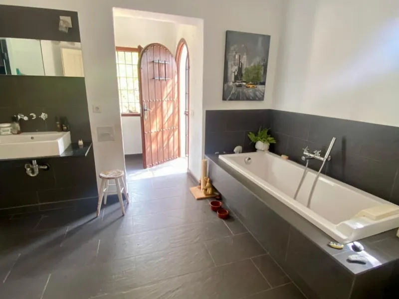 Do you want to feel you are really living in Spain? To smell the herbs on the breeze and to sit and look across the rolling countryside to the mountains with a glimpse of the sea glittering beyond the mountains. To feel the soul of this beautiful property