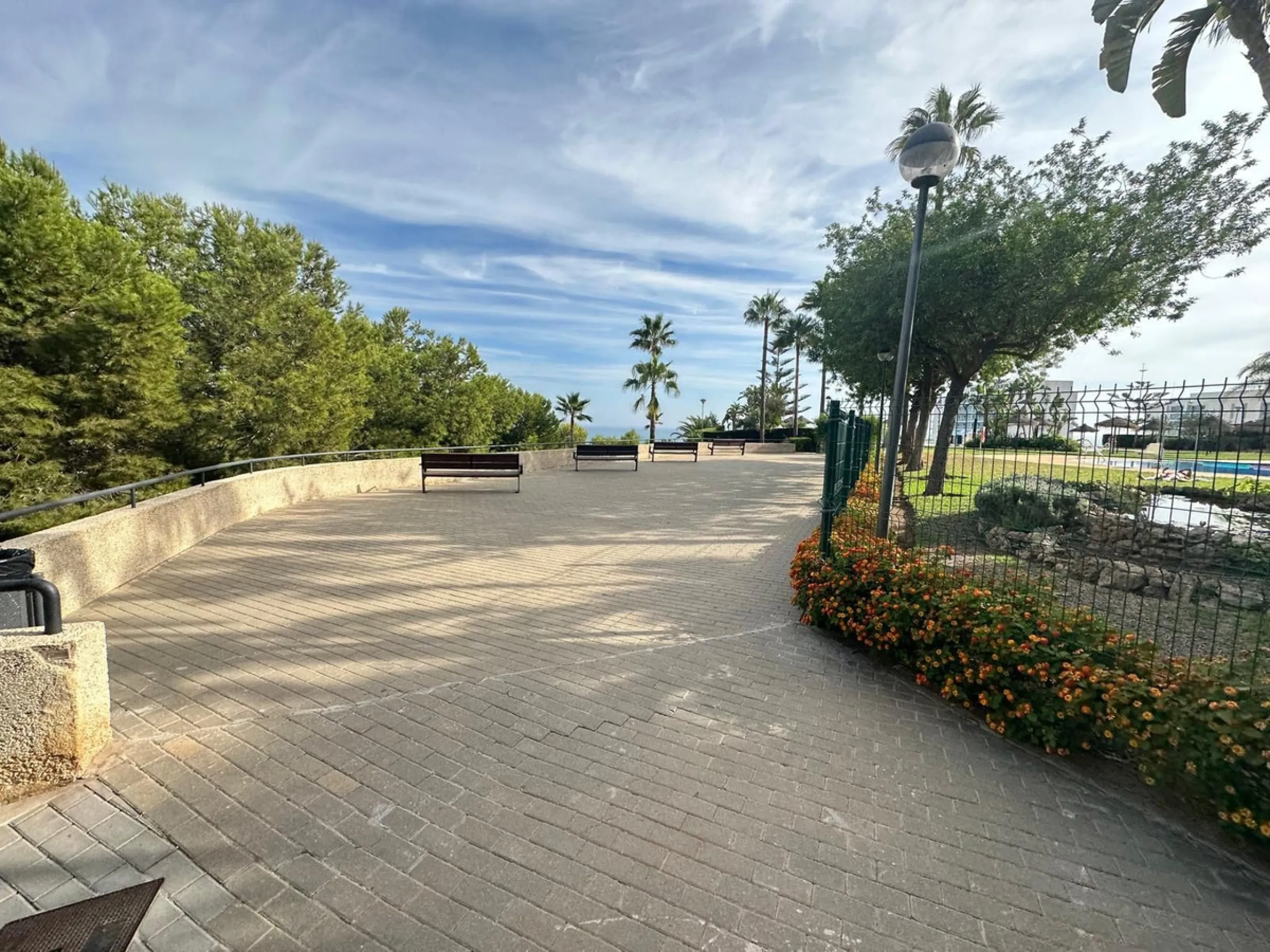 House - Townhouse в продаже в Benalmadena, Málaga. В доме 3 спален и 3 ванных комнат. Площадь дома 185 м². Площадь участка 50 м²