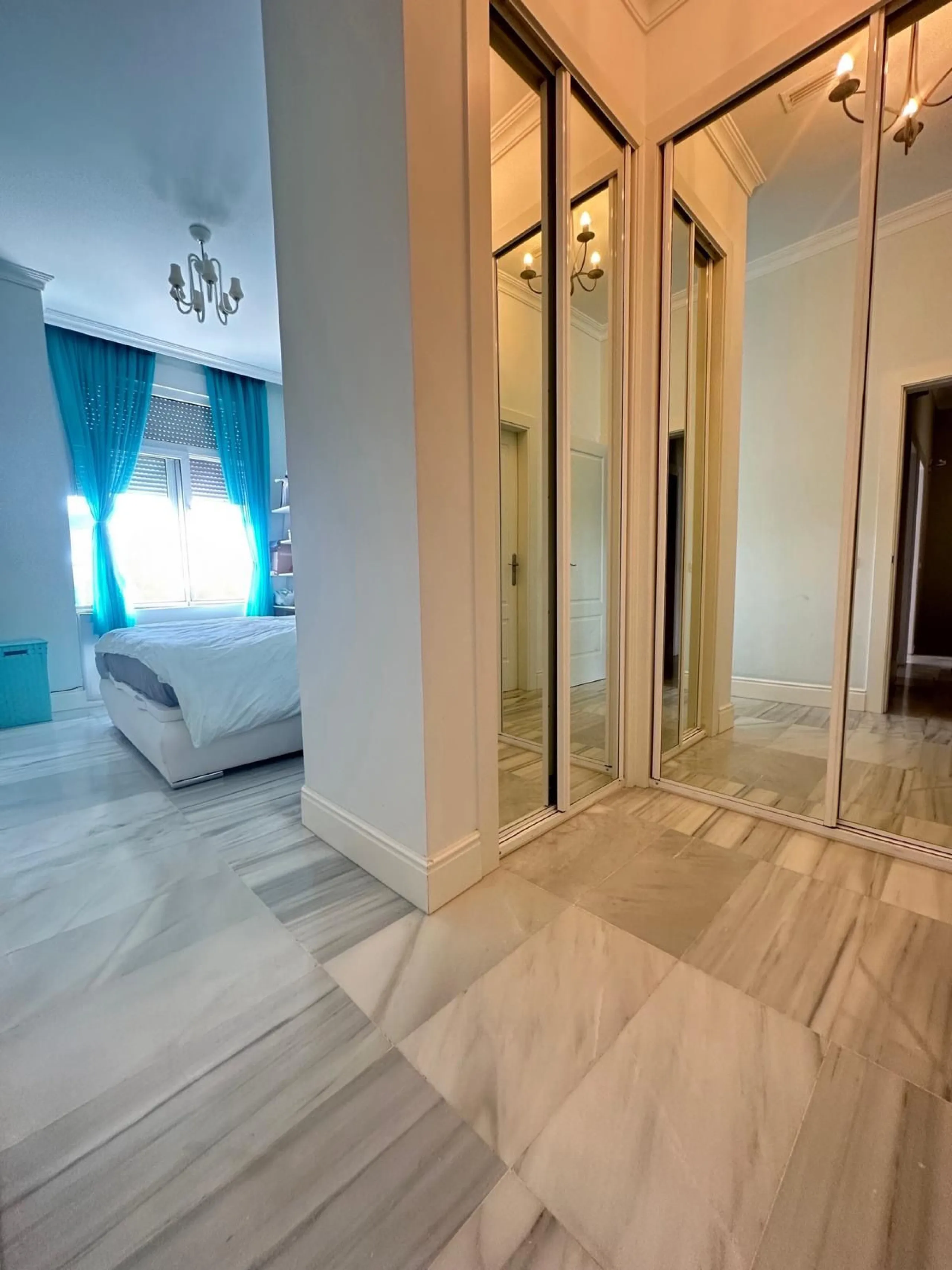 House - Townhouse в продаже в Benalmadena, Málaga. В доме 3 спален и 3 ванных комнат. Площадь дома 185 м². Площадь участка 50 м²