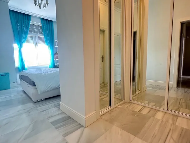 House - Townhouse в продаже в Benalmadena, Málaga. В доме 3 спален и 3 ванных комнат. Площадь дома 185 м². Площадь участка 50 м²