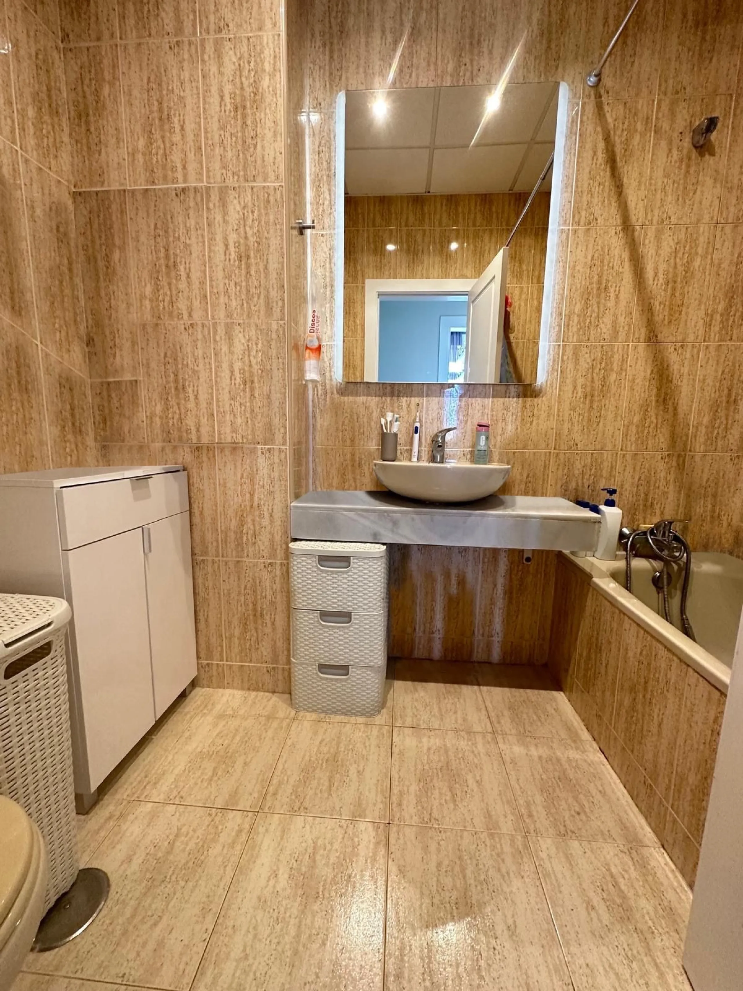 House - Townhouse в продаже в Benalmadena, Málaga. В доме 3 спален и 3 ванных комнат. Площадь дома 185 м². Площадь участка 50 м²