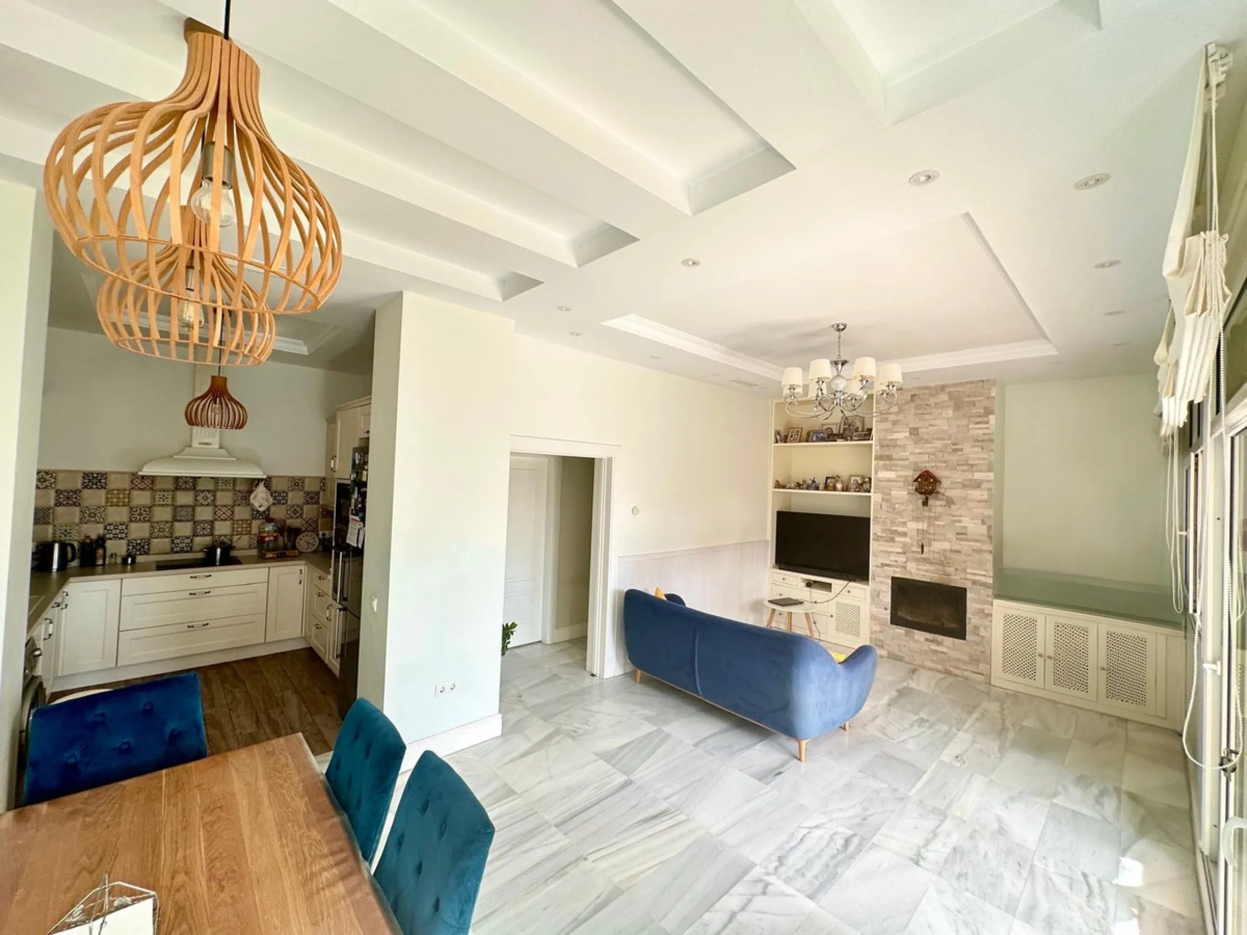 House - Townhouse в продаже в Benalmadena, Málaga. В доме 3 спален и 3 ванных комнат. Площадь дома 185 м². Площадь участка 50 м²