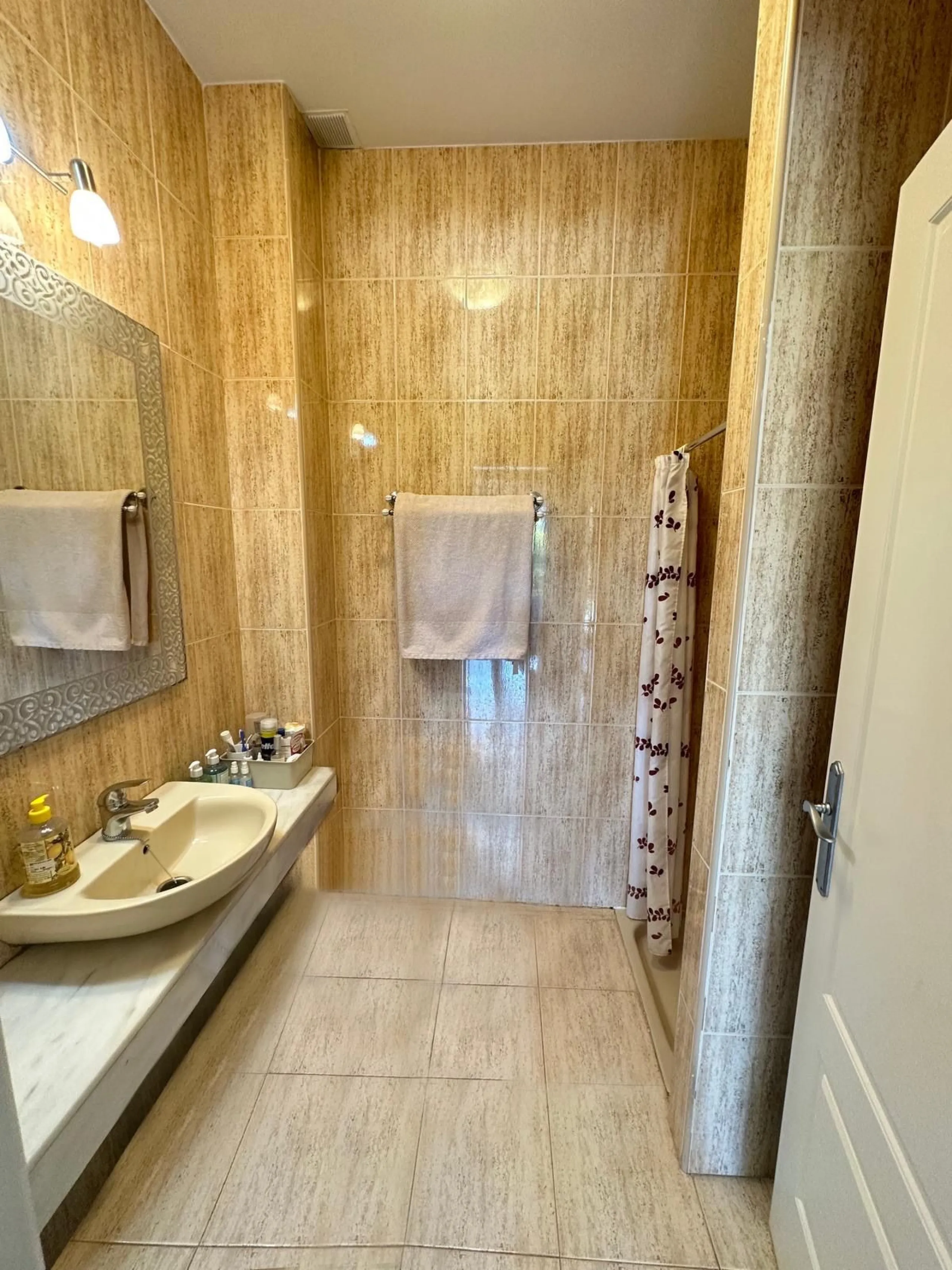 House - Townhouse в продаже в Benalmadena, Málaga. В доме 3 спален и 3 ванных комнат. Площадь дома 185 м². Площадь участка 50 м²