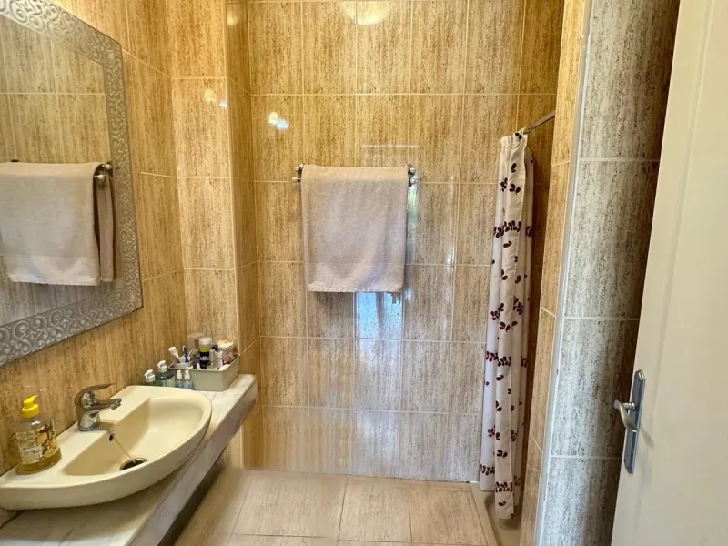 House - Townhouse в продаже в Benalmadena, Málaga. В доме 3 спален и 3 ванных комнат. Площадь дома 185 м². Площадь участка 50 м²