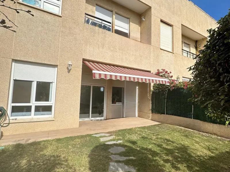 House - Townhouse в продаже в Benalmadena, Málaga. В доме 3 спален и 3 ванных комнат. Площадь дома 185 м². Площадь участка 50 м²