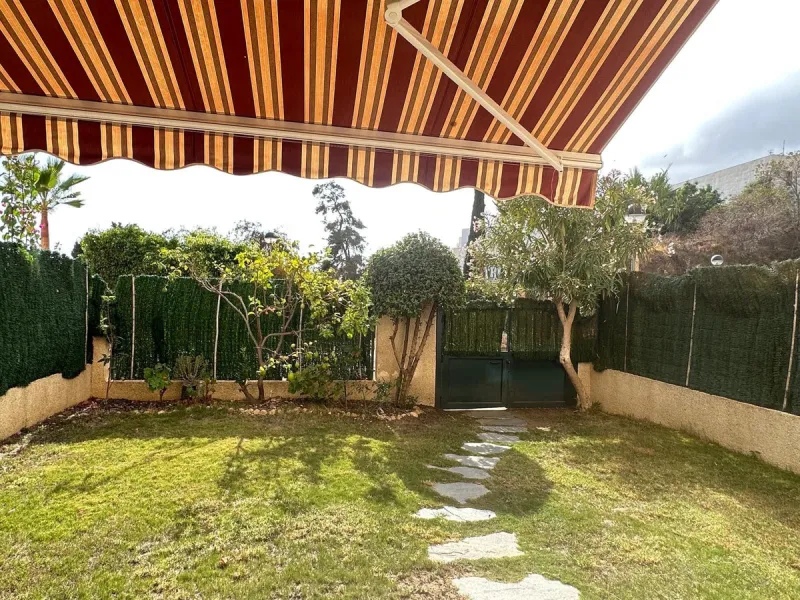 House - Townhouse в продаже в Benalmadena, Málaga. В доме 3 спален и 3 ванных комнат. Площадь дома 185 м². Площадь участка 50 м²