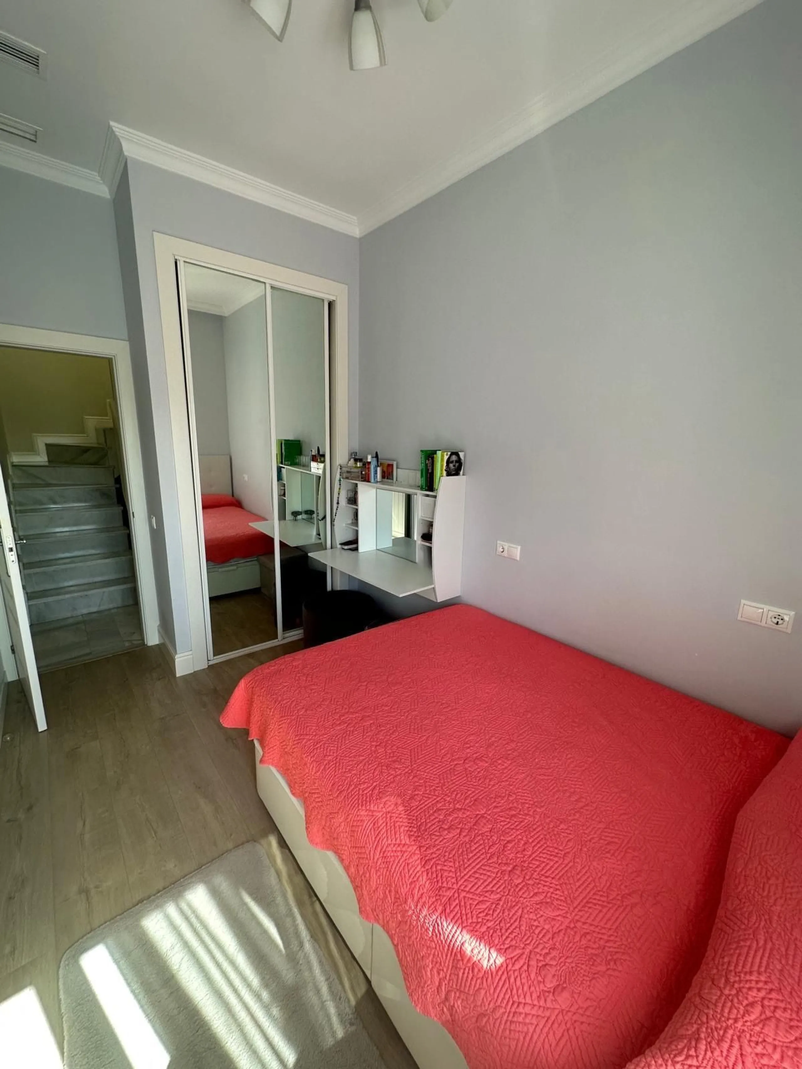 House - Townhouse в продаже в Benalmadena, Málaga. В доме 3 спален и 3 ванных комнат. Площадь дома 185 м². Площадь участка 50 м²