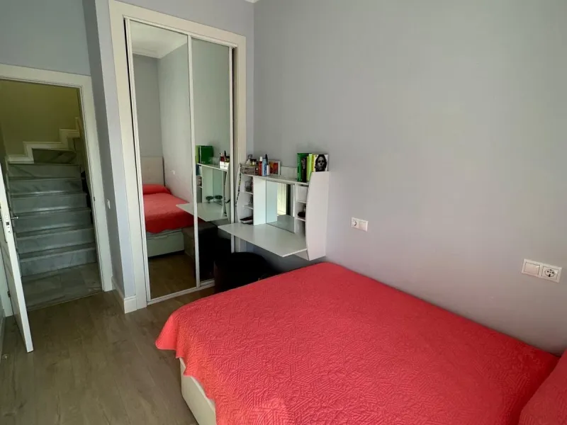 House - Townhouse в продаже в Benalmadena, Málaga. В доме 3 спален и 3 ванных комнат. Площадь дома 185 м². Площадь участка 50 м²