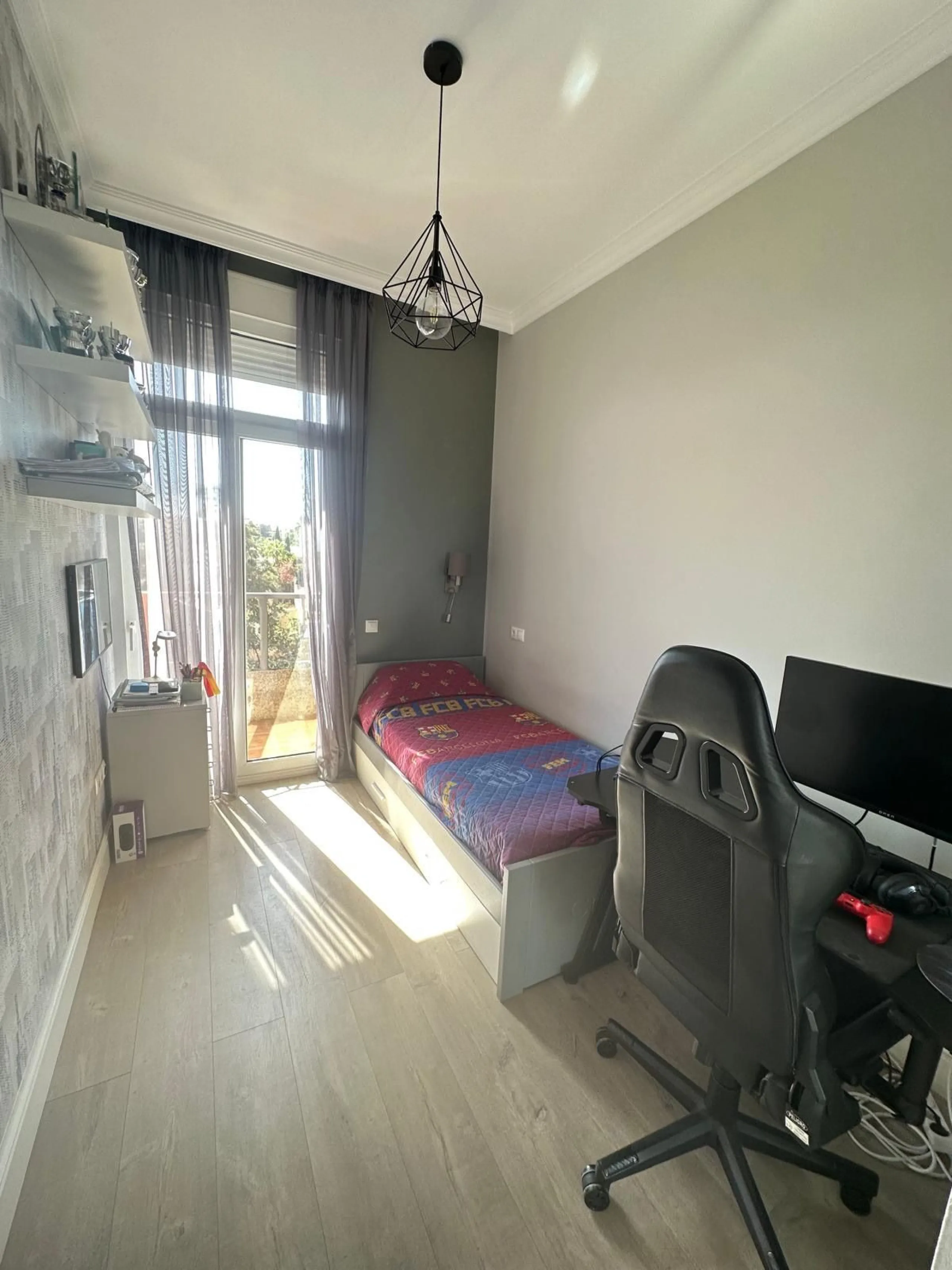 House - Townhouse в продаже в Benalmadena, Málaga. В доме 3 спален и 3 ванных комнат. Площадь дома 185 м². Площадь участка 50 м²