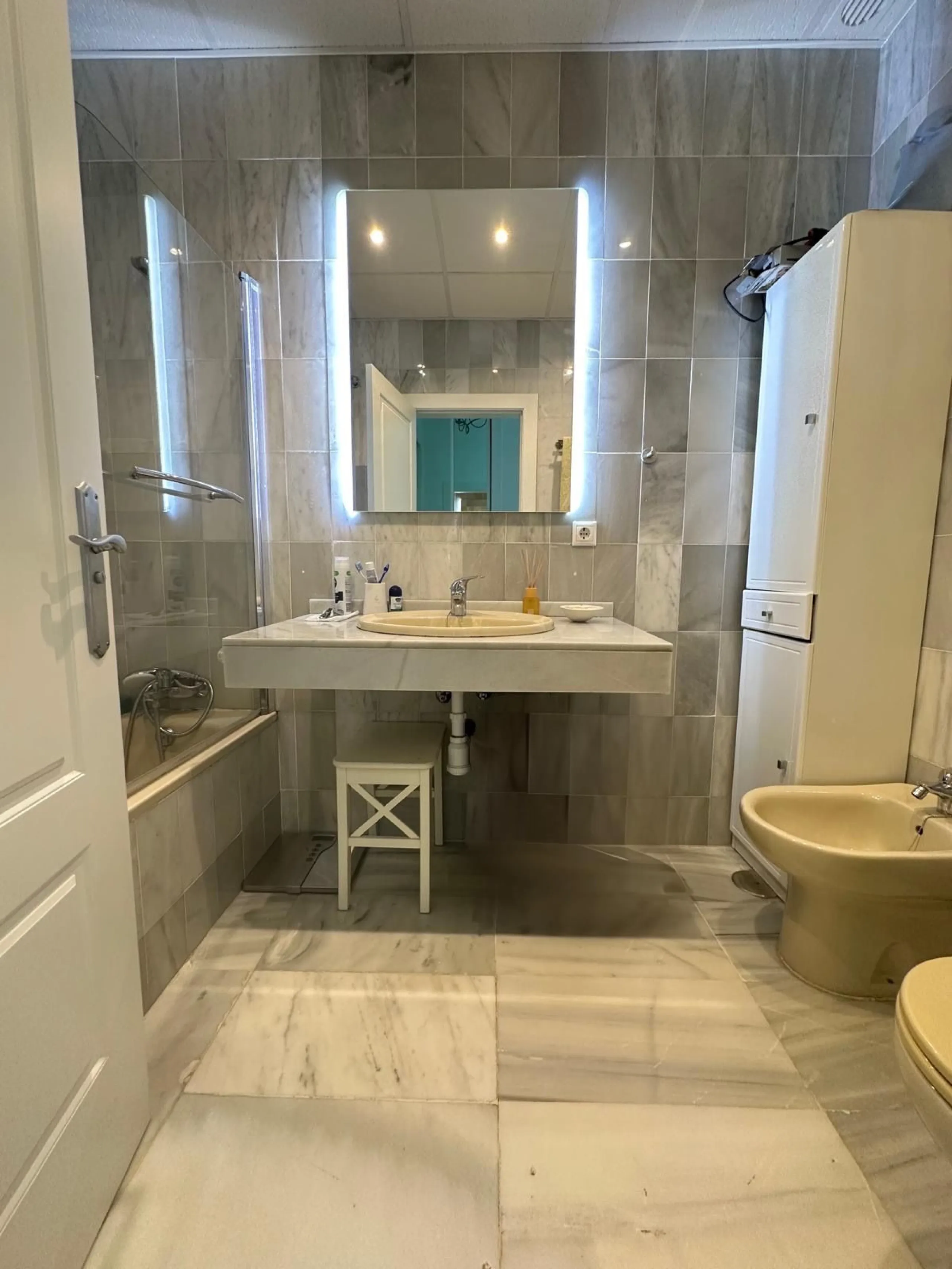 House - Townhouse в продаже в Benalmadena, Málaga. В доме 3 спален и 3 ванных комнат. Площадь дома 185 м². Площадь участка 50 м²