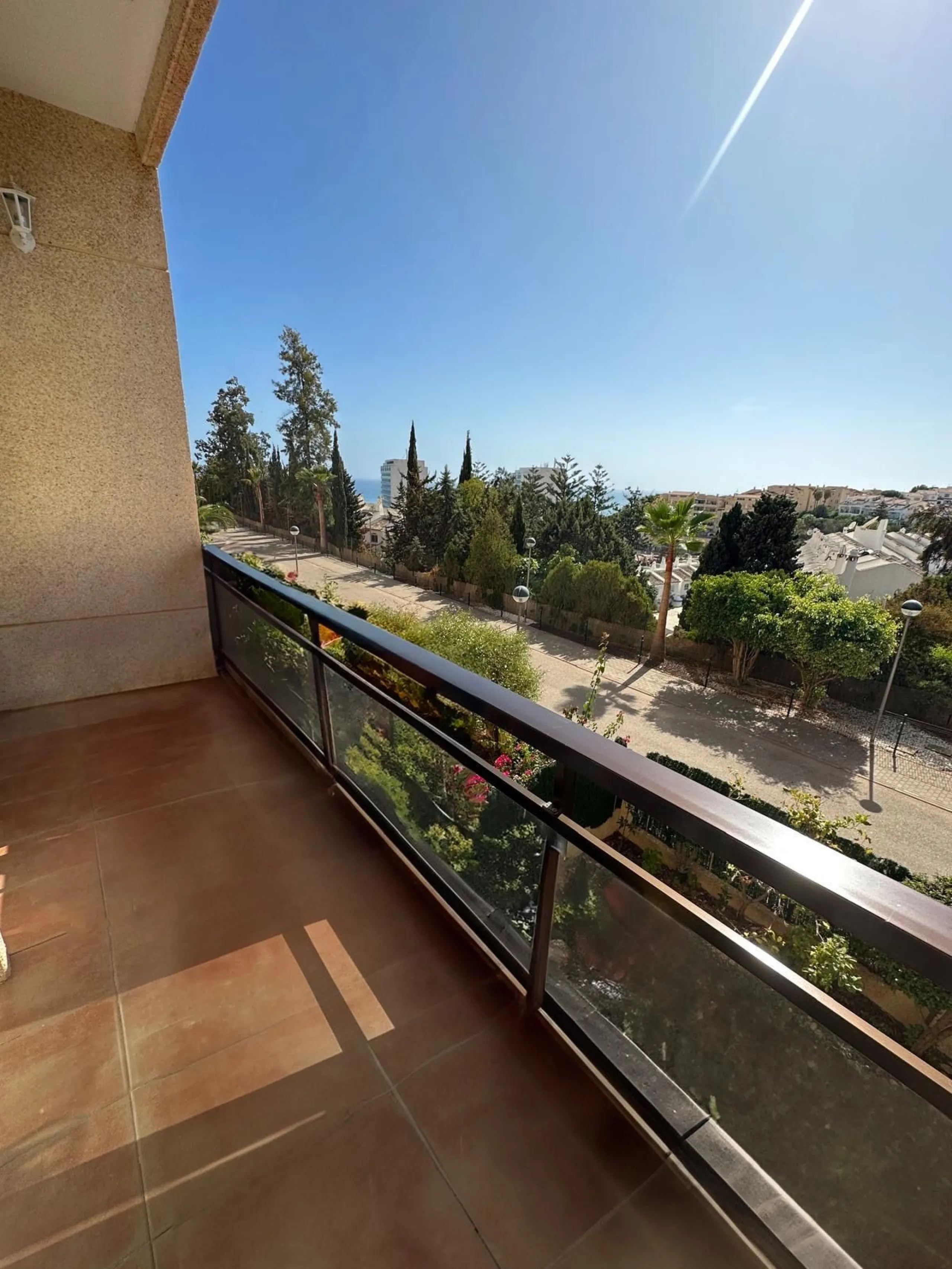 House - Townhouse в продаже в Benalmadena, Málaga. В доме 3 спален и 3 ванных комнат. Площадь дома 185 м². Площадь участка 50 м²