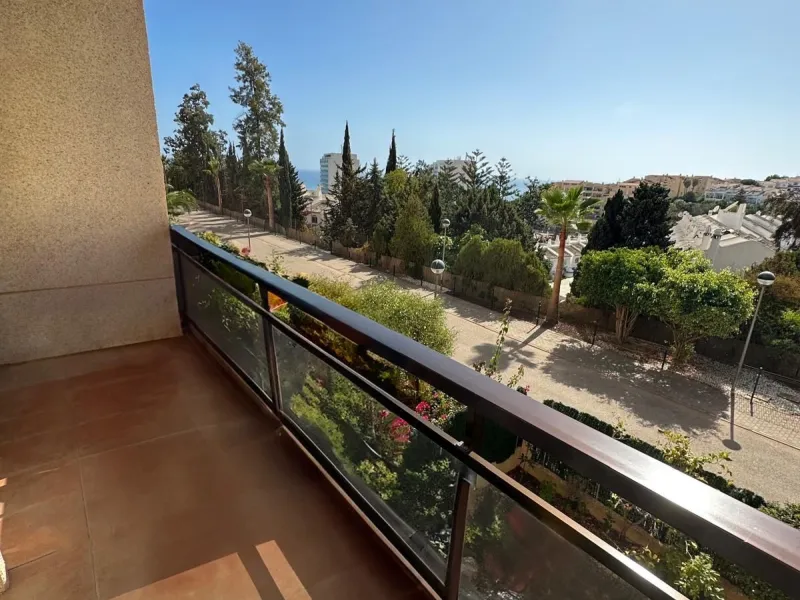 House - Townhouse в продаже в Benalmadena, Málaga. В доме 3 спален и 3 ванных комнат. Площадь дома 185 м². Площадь участка 50 м²