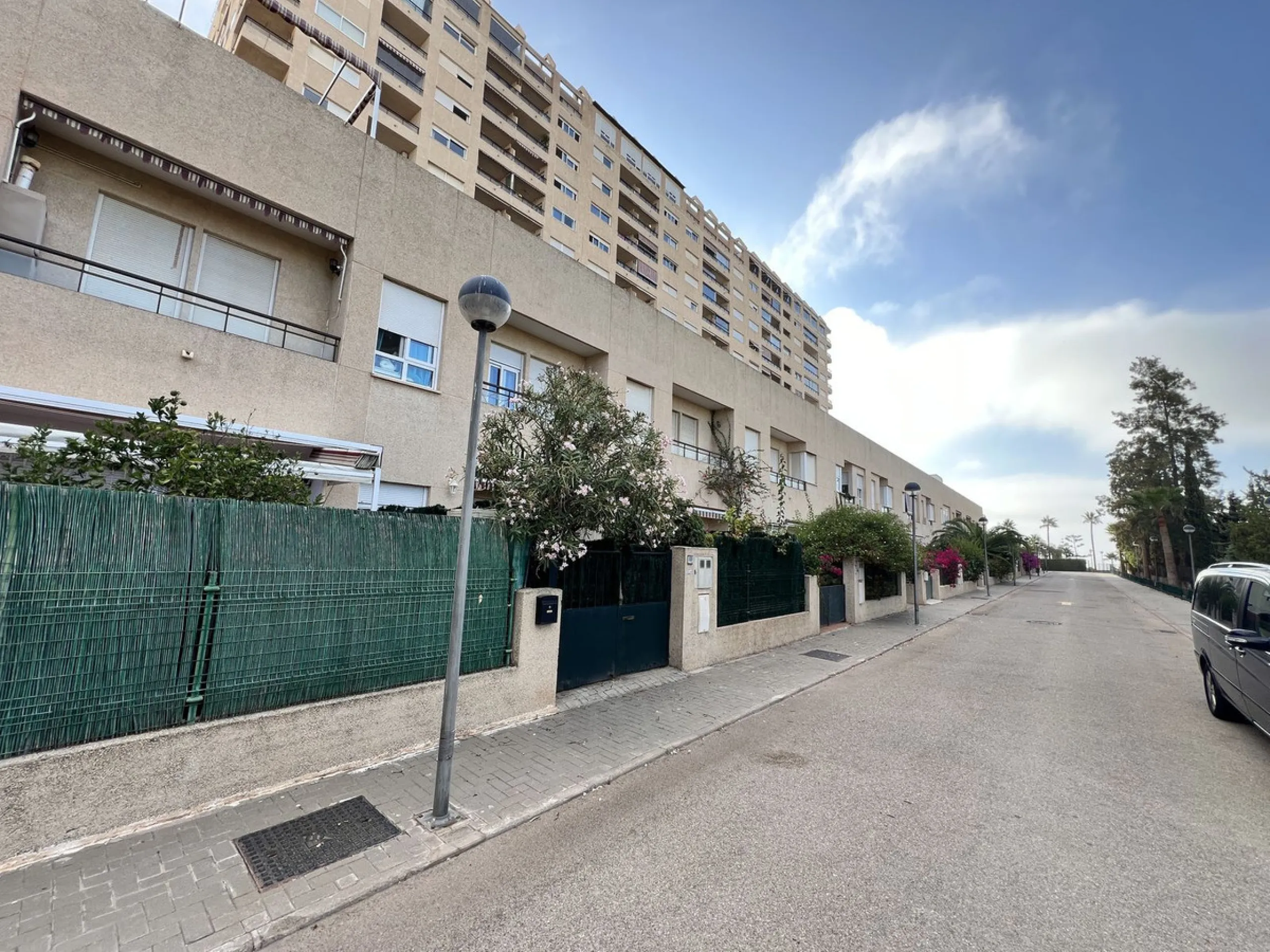 House - Townhouse в продаже в Benalmadena, Málaga. В доме 3 спален и 3 ванных комнат. Площадь дома 185 м². Площадь участка 50 м²