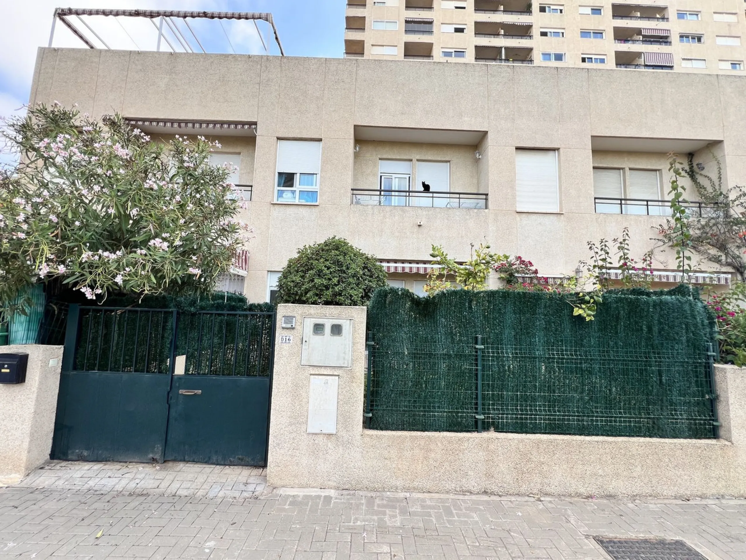 House - Townhouse в продаже в Benalmadena, Málaga. В доме 3 спален и 3 ванных комнат. Площадь дома 185 м². Площадь участка 50 м²