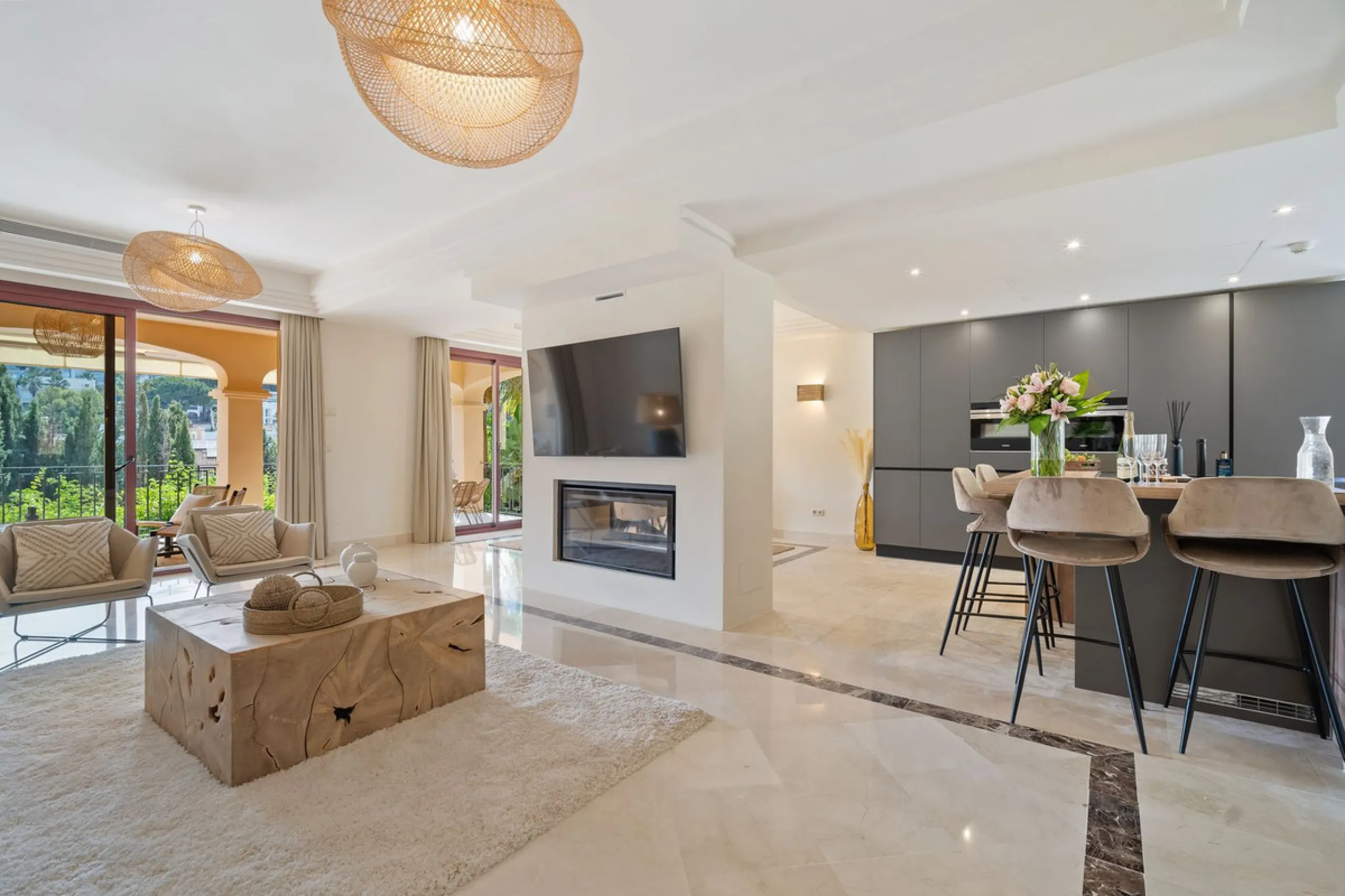 This spacious 5 bedrooms villa is situated in the gated community of Vasari Resort, Puerto Banus. Calm and very well maintained community just few steps from all the amenities and famous Puerto Banus. Perfect combination for those seeking tranquillity, bu
