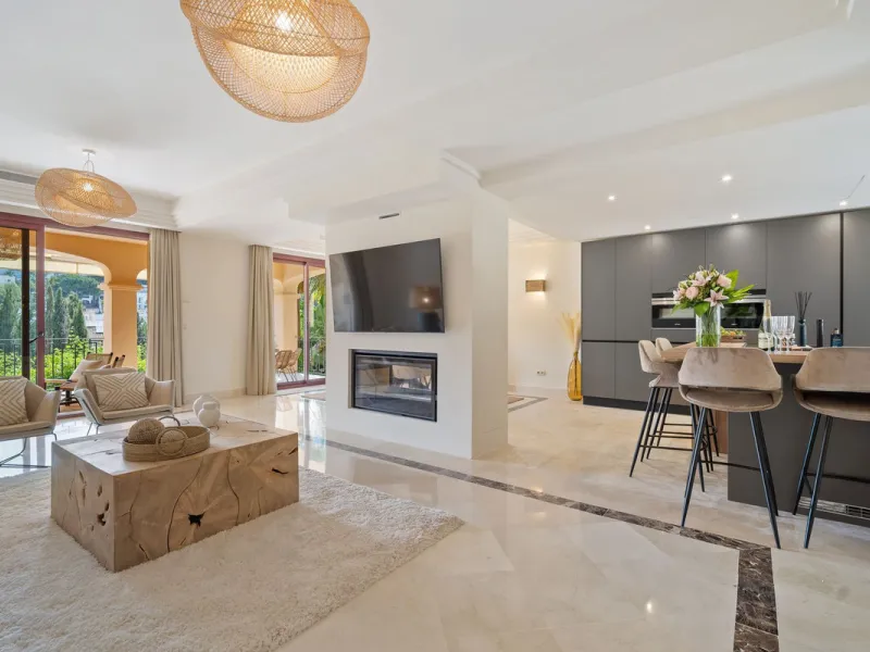This spacious 5 bedrooms villa is situated in the gated community of Vasari Resort, Puerto Banus. Calm and very well maintained community just few steps from all the amenities and famous Puerto Banus. Perfect combination for those seeking tranquillity, bu