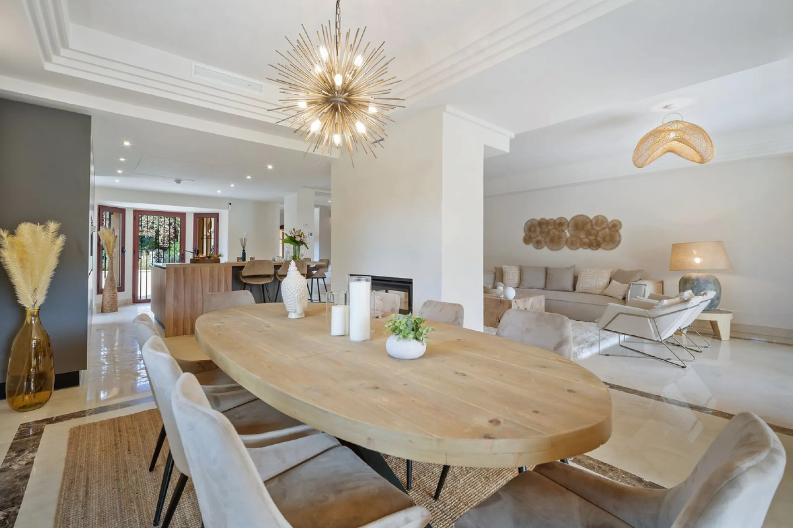 This spacious 5 bedrooms villa is situated in the gated community of Vasari Resort, Puerto Banus. Calm and very well maintained community just few steps from all the amenities and famous Puerto Banus. Perfect combination for those seeking tranquillity, bu