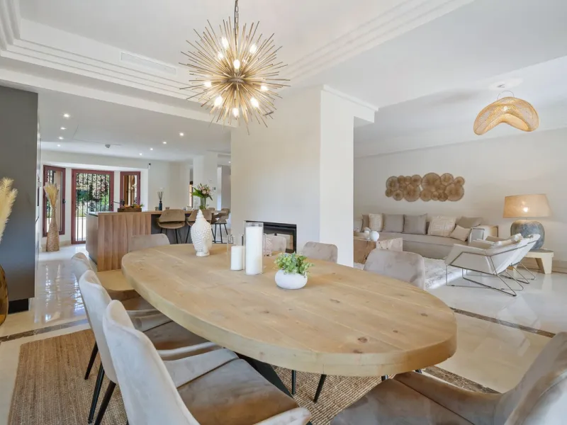 This spacious 5 bedrooms villa is situated in the gated community of Vasari Resort, Puerto Banus. Calm and very well maintained community just few steps from all the amenities and famous Puerto Banus. Perfect combination for those seeking tranquillity, bu