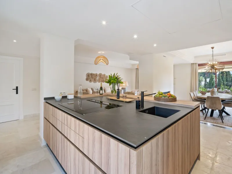 This spacious 5 bedrooms villa is situated in the gated community of Vasari Resort, Puerto Banus. Calm and very well maintained community just few steps from all the amenities and famous Puerto Banus. Perfect combination for those seeking tranquillity, bu