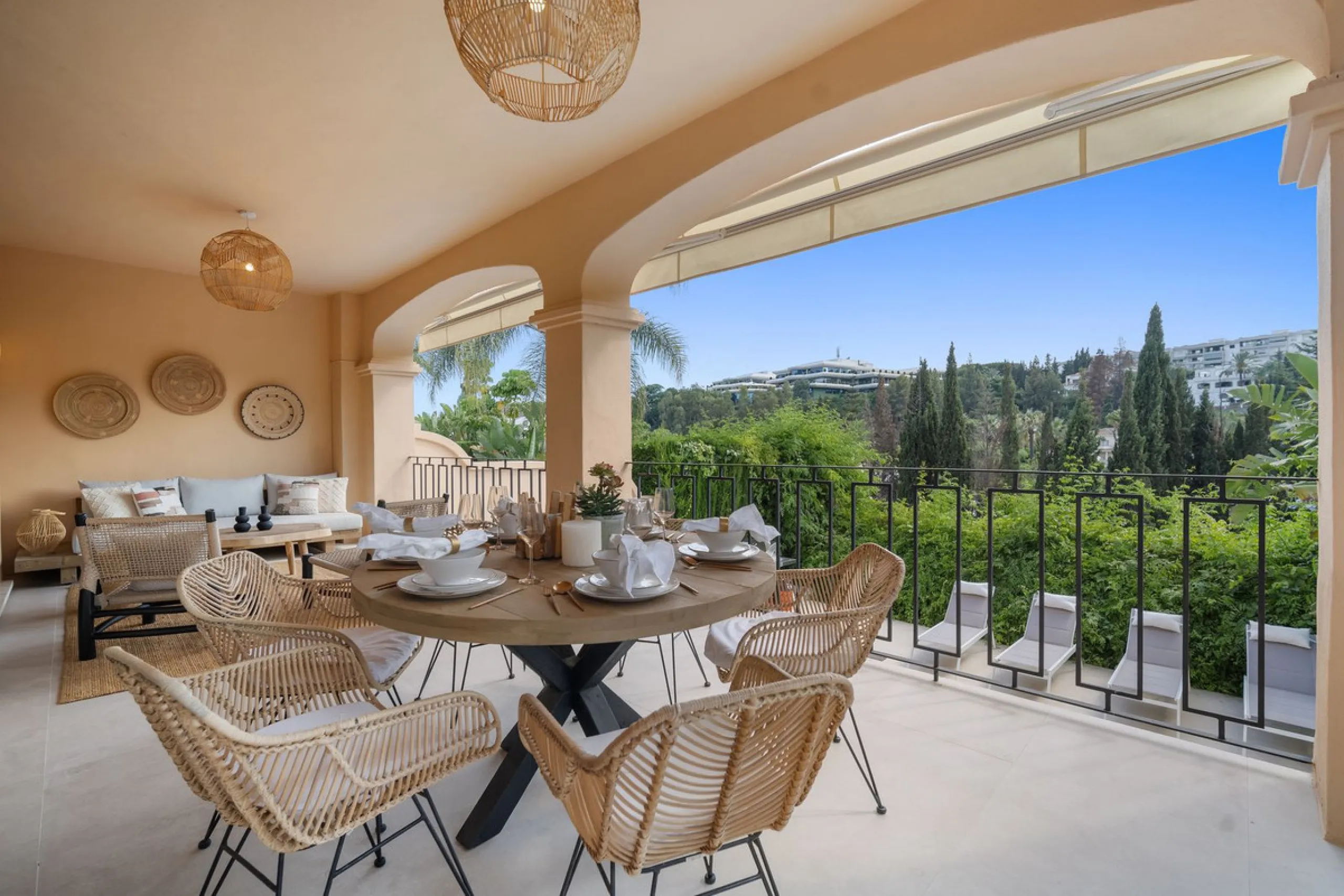 This spacious 5 bedrooms villa is situated in the gated community of Vasari Resort, Puerto Banus. Calm and very well maintained community just few steps from all the amenities and famous Puerto Banus. Perfect combination for those seeking tranquillity, bu