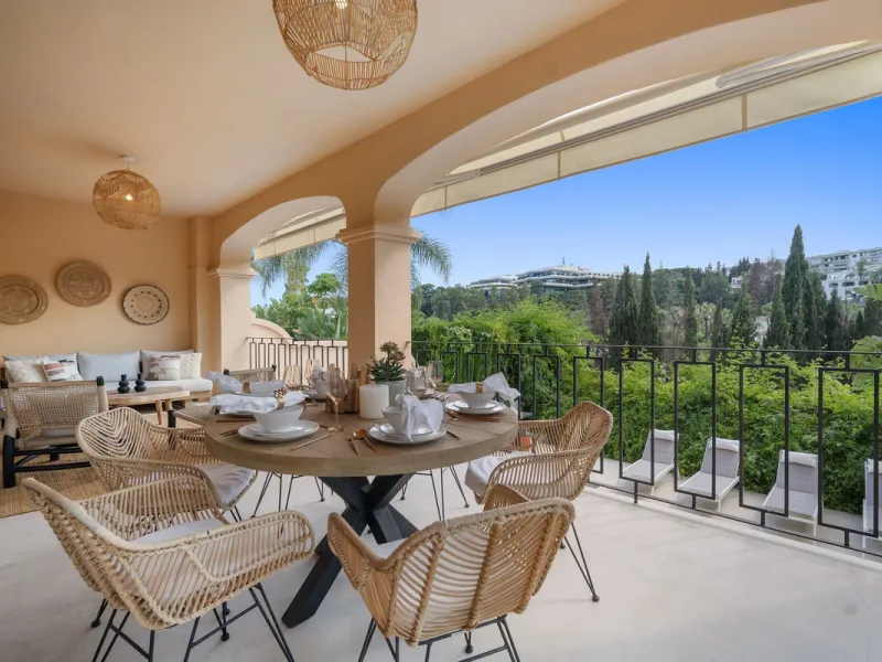 This spacious 5 bedrooms villa is situated in the gated community of Vasari Resort, Puerto Banus. Calm and very well maintained community just few steps from all the amenities and famous Puerto Banus. Perfect combination for those seeking tranquillity, bu