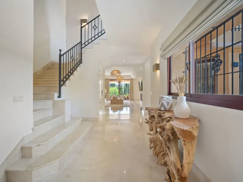 This spacious 5 bedrooms villa is situated in the gated community of Vasari Resort, Puerto Banus. Calm and very well maintained community just few steps from all the amenities and famous Puerto Banus. Perfect combination for those seeking tranquillity, bu