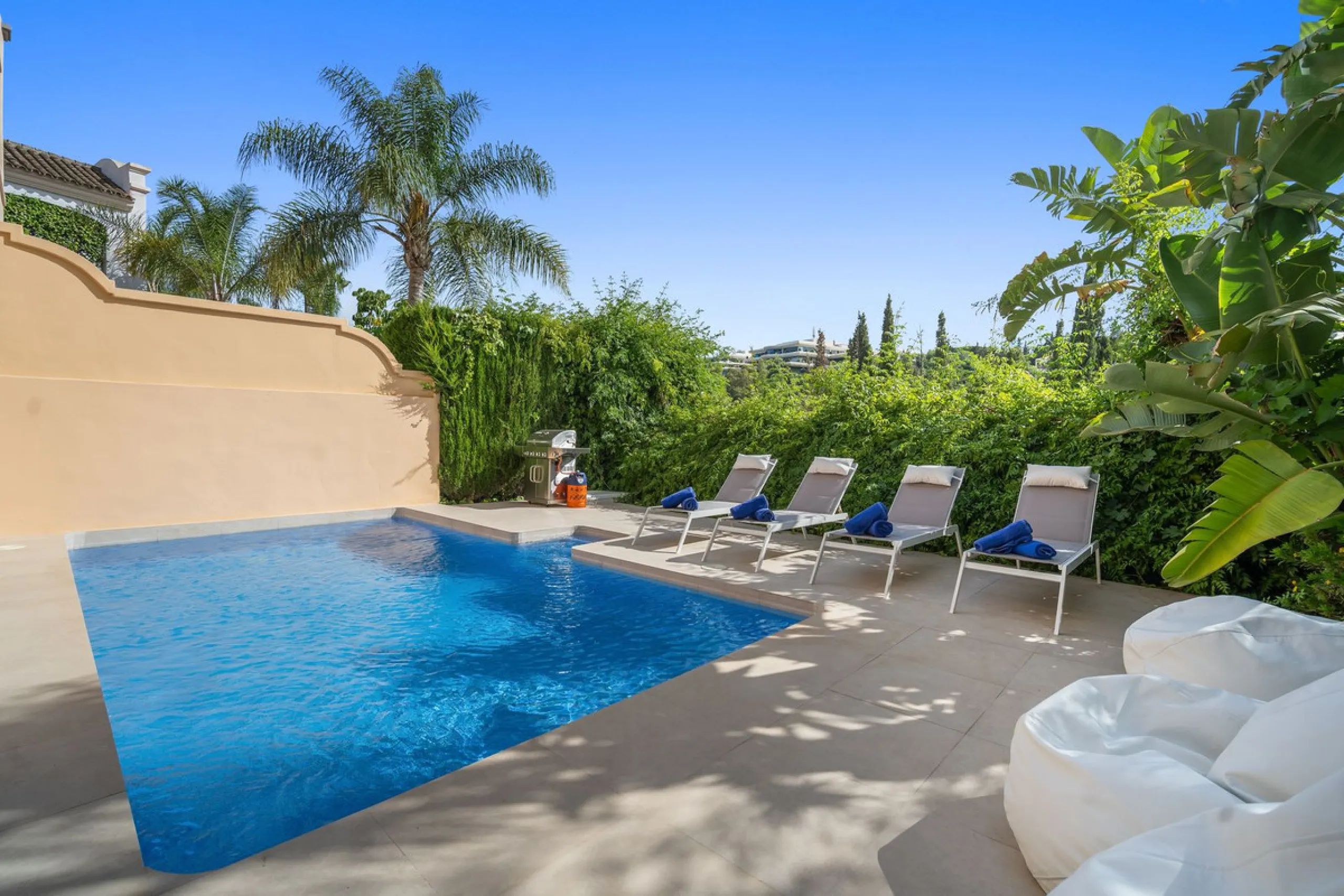 This spacious 5 bedrooms villa is situated in the gated community of Vasari Resort, Puerto Banus. Calm and very well maintained community just few steps from all the amenities and famous Puerto Banus. Perfect combination for those seeking tranquillity, bu