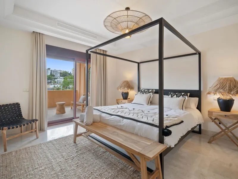 This spacious 5 bedrooms villa is situated in the gated community of Vasari Resort, Puerto Banus. Calm and very well maintained community just few steps from all the amenities and famous Puerto Banus. Perfect combination for those seeking tranquillity, bu