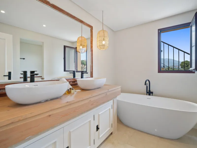This spacious 5 bedrooms villa is situated in the gated community of Vasari Resort, Puerto Banus. Calm and very well maintained community just few steps from all the amenities and famous Puerto Banus. Perfect combination for those seeking tranquillity, bu