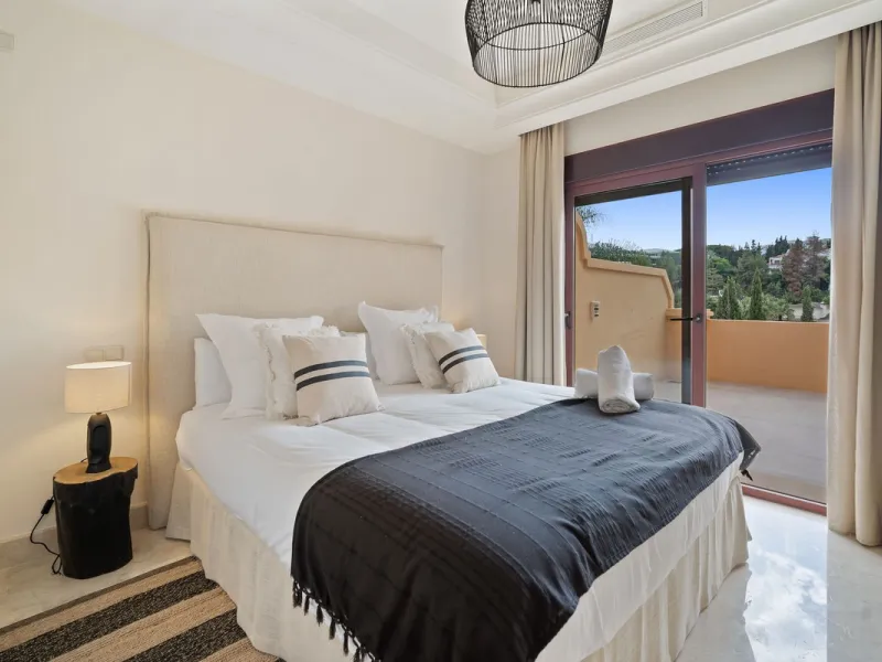 This spacious 5 bedrooms villa is situated in the gated community of Vasari Resort, Puerto Banus. Calm and very well maintained community just few steps from all the amenities and famous Puerto Banus. Perfect combination for those seeking tranquillity, bu