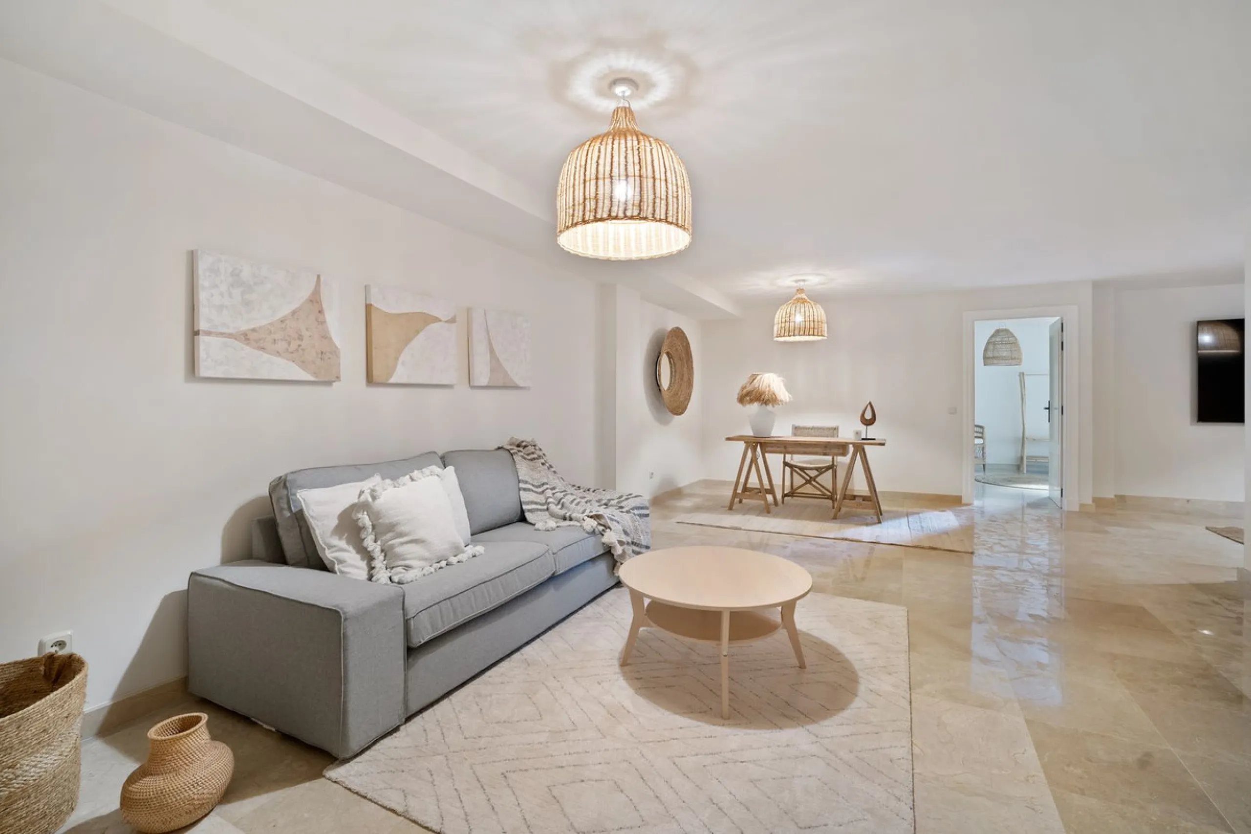 This spacious 5 bedrooms villa is situated in the gated community of Vasari Resort, Puerto Banus. Calm and very well maintained community just few steps from all the amenities and famous Puerto Banus. Perfect combination for those seeking tranquillity, bu