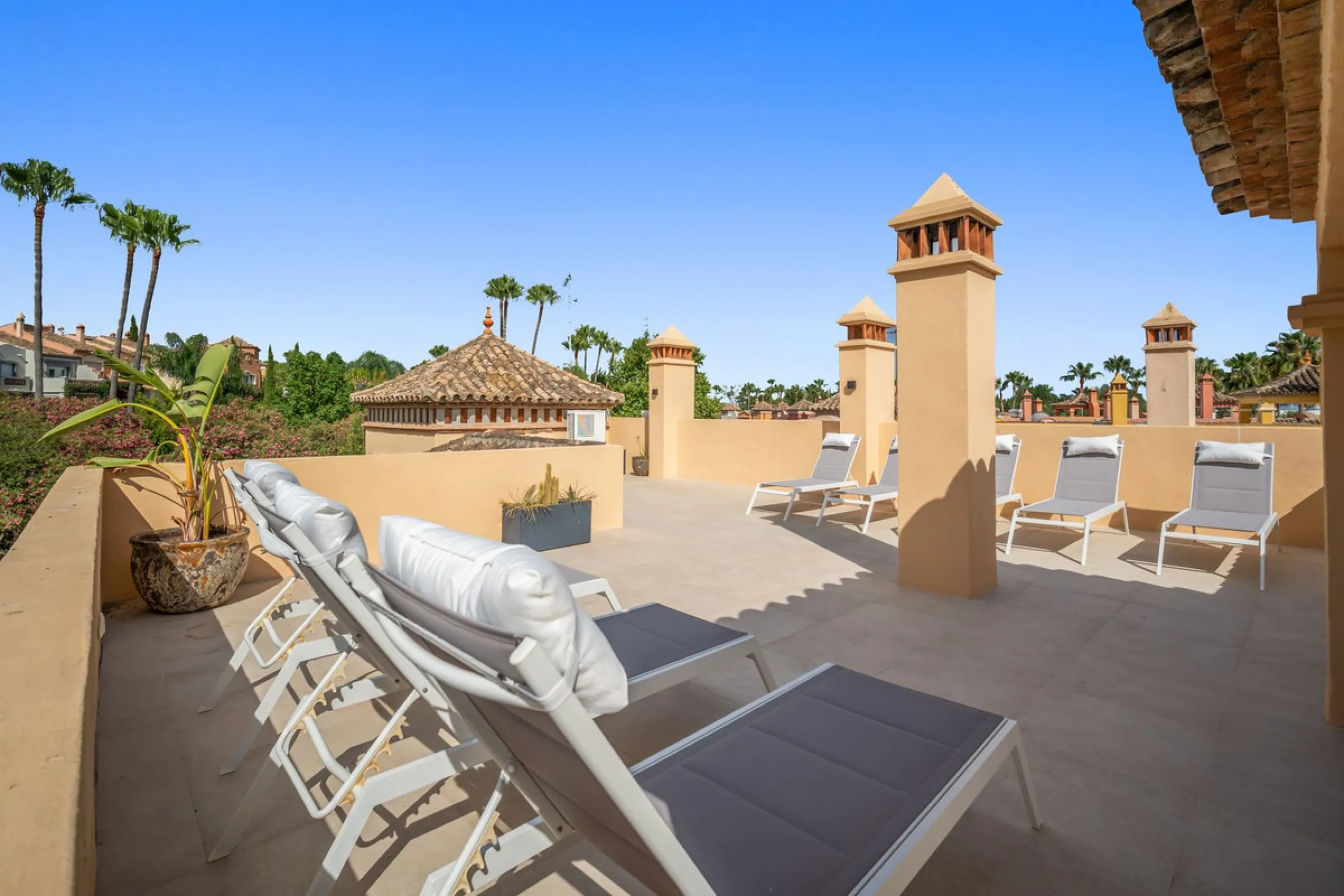 This spacious 5 bedrooms villa is situated in the gated community of Vasari Resort, Puerto Banus. Calm and very well maintained community just few steps from all the amenities and famous Puerto Banus. Perfect combination for those seeking tranquillity, bu