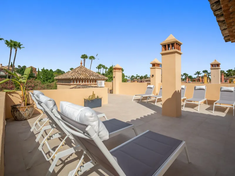 This spacious 5 bedrooms villa is situated in the gated community of Vasari Resort, Puerto Banus. Calm and very well maintained community just few steps from all the amenities and famous Puerto Banus. Perfect combination for those seeking tranquillity, bu