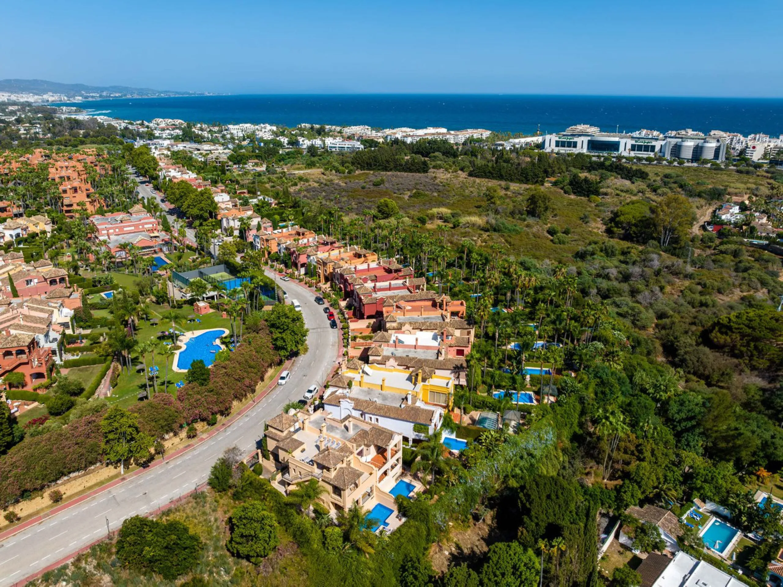 This spacious 5 bedrooms villa is situated in the gated community of Vasari Resort, Puerto Banus. Calm and very well maintained community just few steps from all the amenities and famous Puerto Banus. Perfect combination for those seeking tranquillity, bu