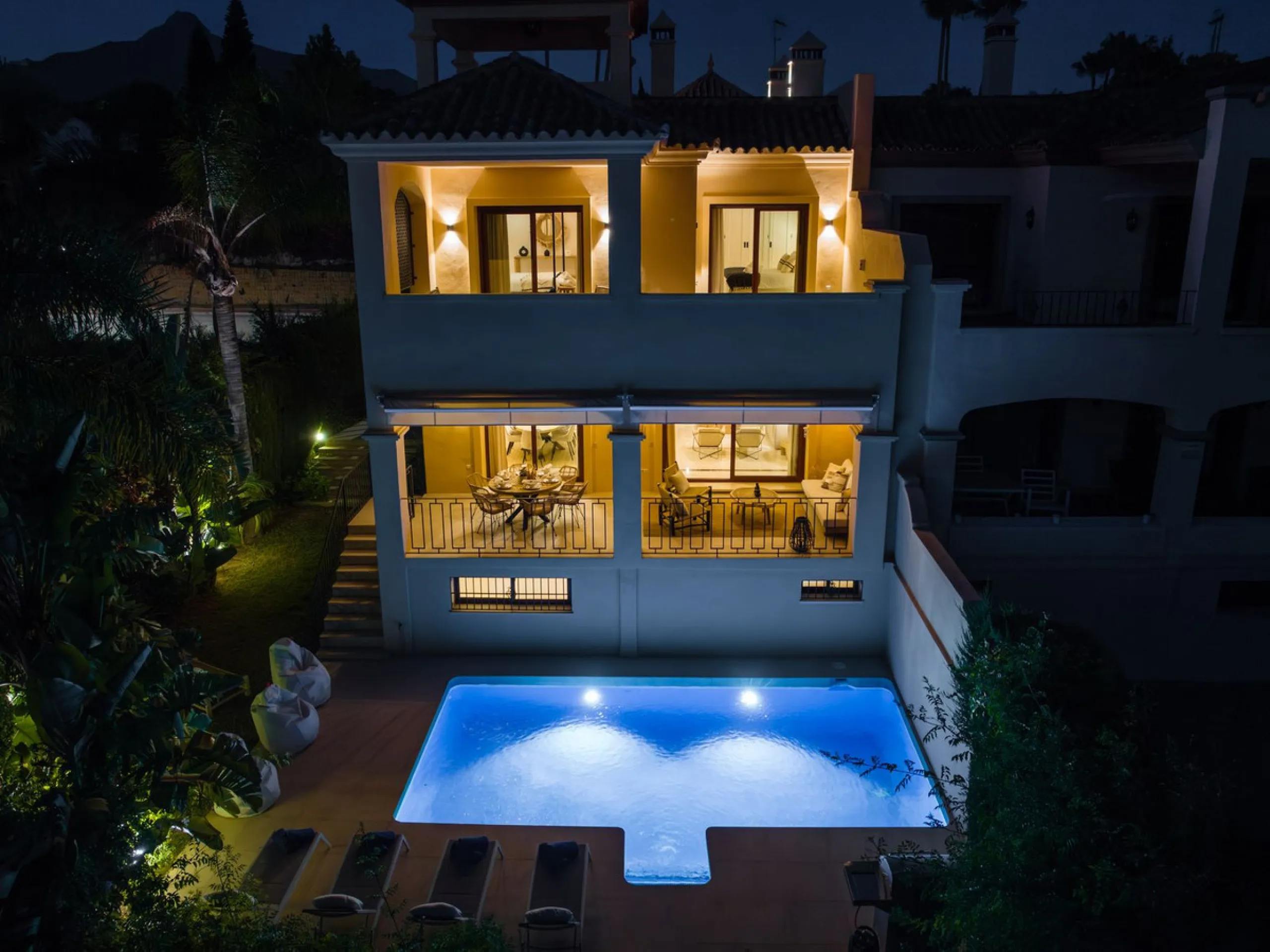 This spacious 5 bedrooms villa is situated in the gated community of Vasari Resort, Puerto Banus. Calm and very well maintained community just few steps from all the amenities and famous Puerto Banus. Perfect combination for those seeking tranquillity, bu