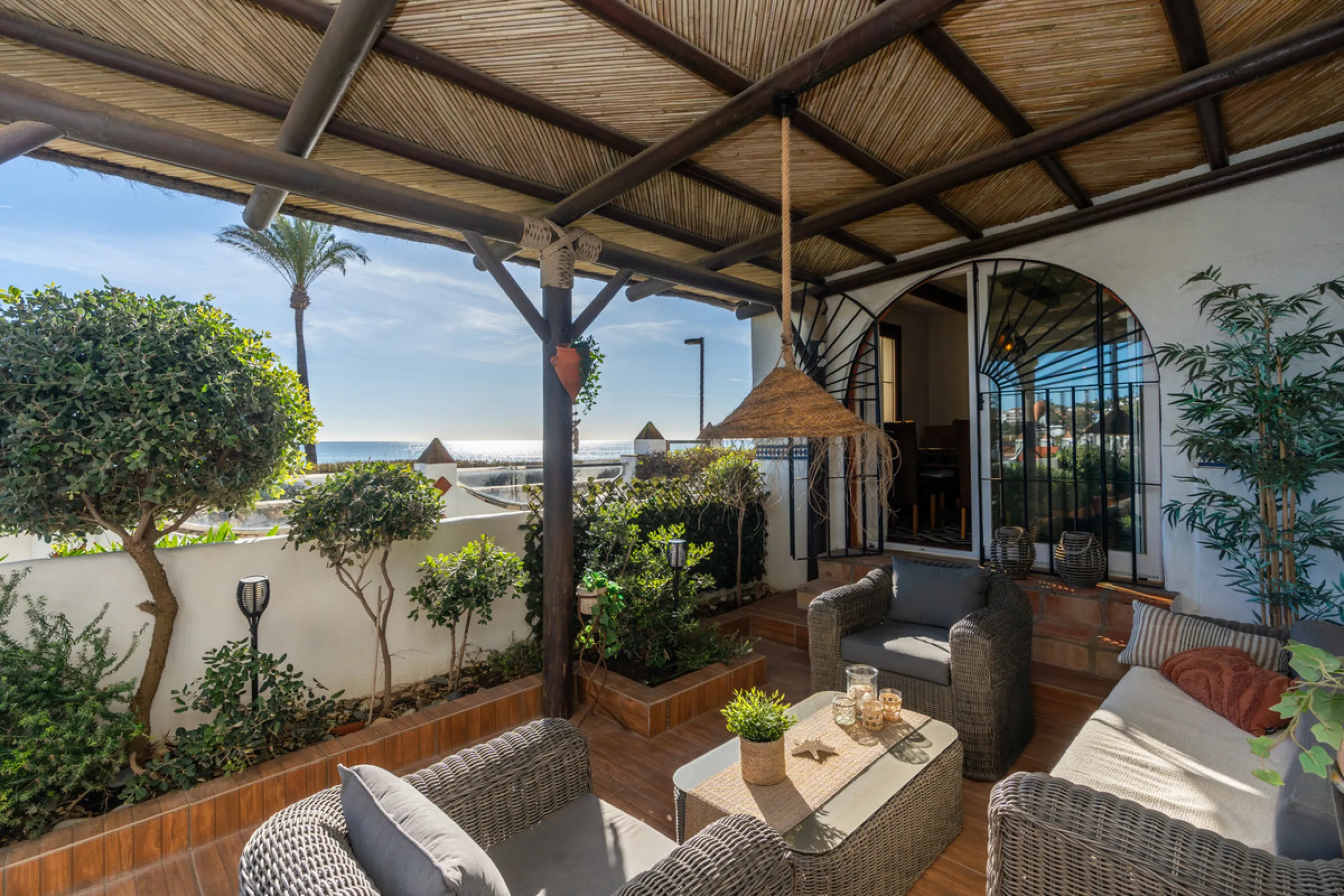 Strandnahes Stadthaus mit Meerblick bei San Luis de Sabinillas, Casares