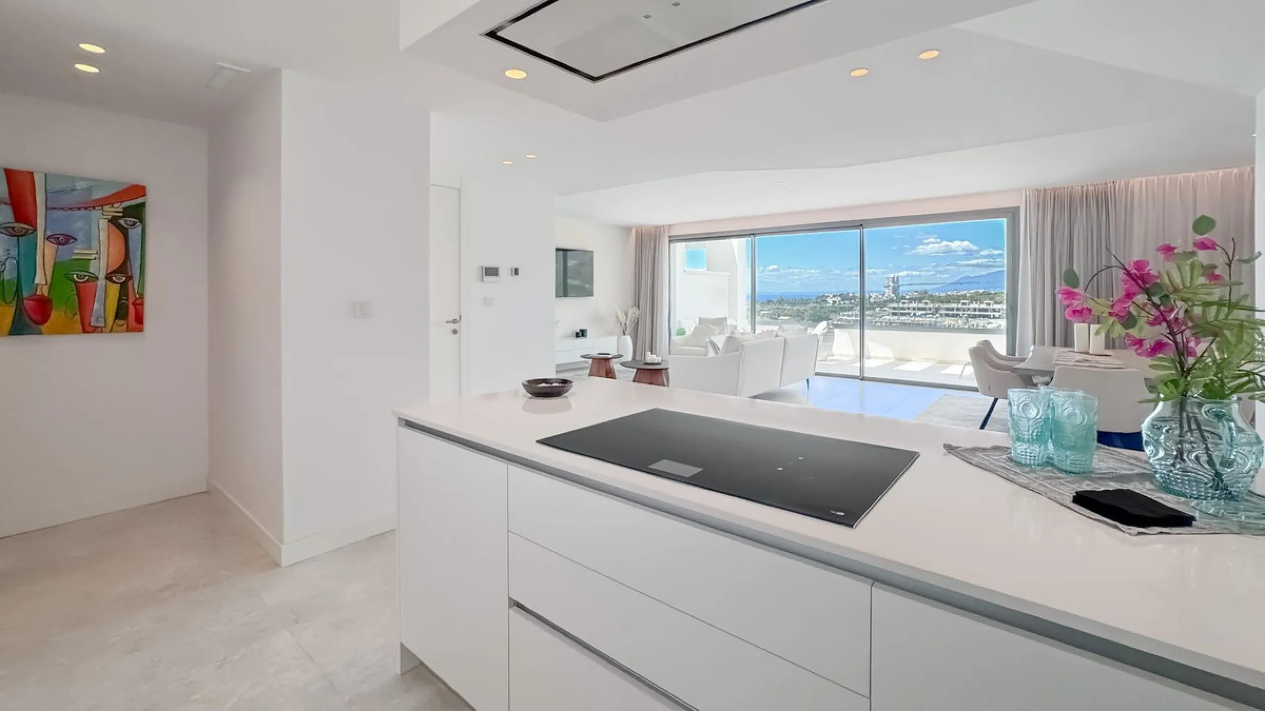 The contemporary 3-bedroom duplex penthouse with terrace and roof terrace - both with panoramic views of the mountains and the Mediterranean -  is located in one of the most sought-after locations surrounded by the fairways of the Santa Clara Golf Course 