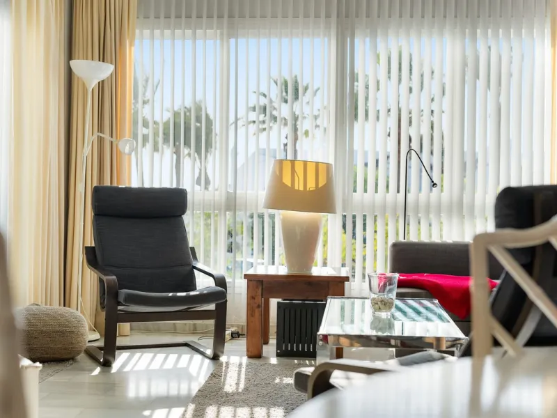 South-facing two-bedroom apartment located in the popular Jardines de Calahonda community.
