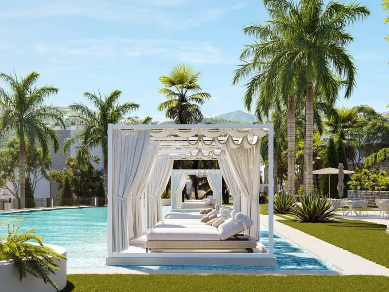 The contemporary 3-bedroom duplex penthouse with terrace and roof terrace - both with panoramic views of the mountains and the Mediterranean -  is located in one of the most sought-after locations surrounded by the fairways of the Santa Clara Golf Course 