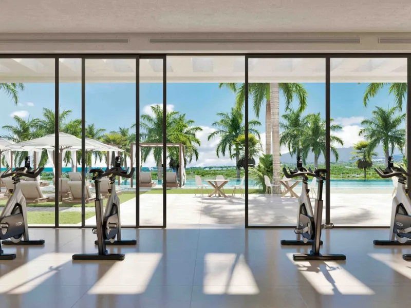 The contemporary 3-bedroom duplex penthouse with terrace and roof terrace - both with panoramic views of the mountains and the Mediterranean -  is located in one of the most sought-after locations surrounded by the fairways of the Santa Clara Golf Course 