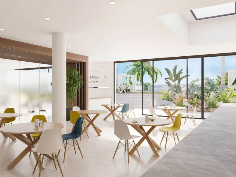 The contemporary 3-bedroom duplex penthouse with terrace and roof terrace - both with panoramic views of the mountains and the Mediterranean -  is located in one of the most sought-after locations surrounded by the fairways of the Santa Clara Golf Course 