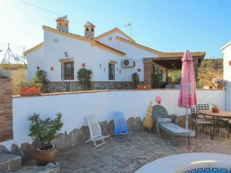 COUNTRY HOUSE